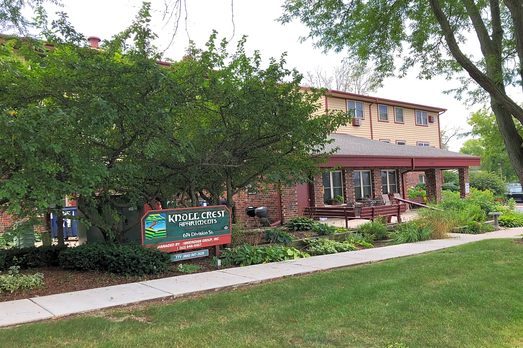 Knollcrest 674 Division St Delafield, WI Apartments for Rent Rent.