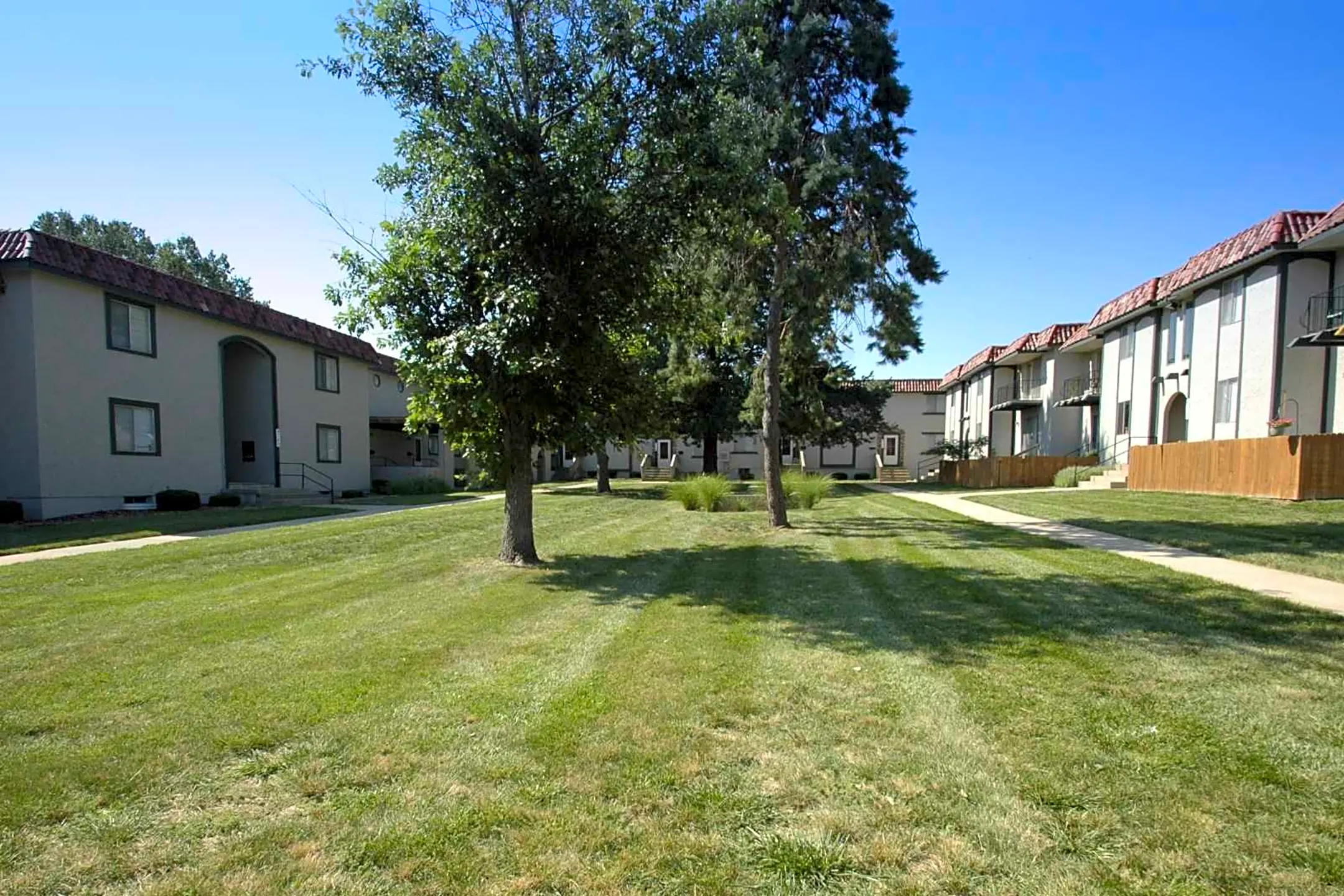 Villa Monterrey Apartments Overland Park