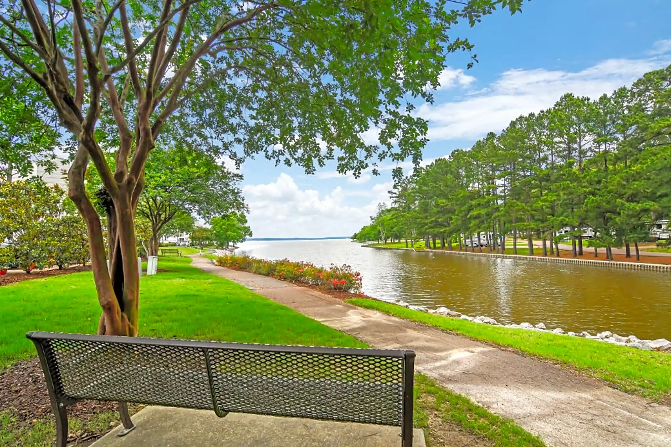 Lakeshore Pointe Resort Apartments Brandon, MS 39047