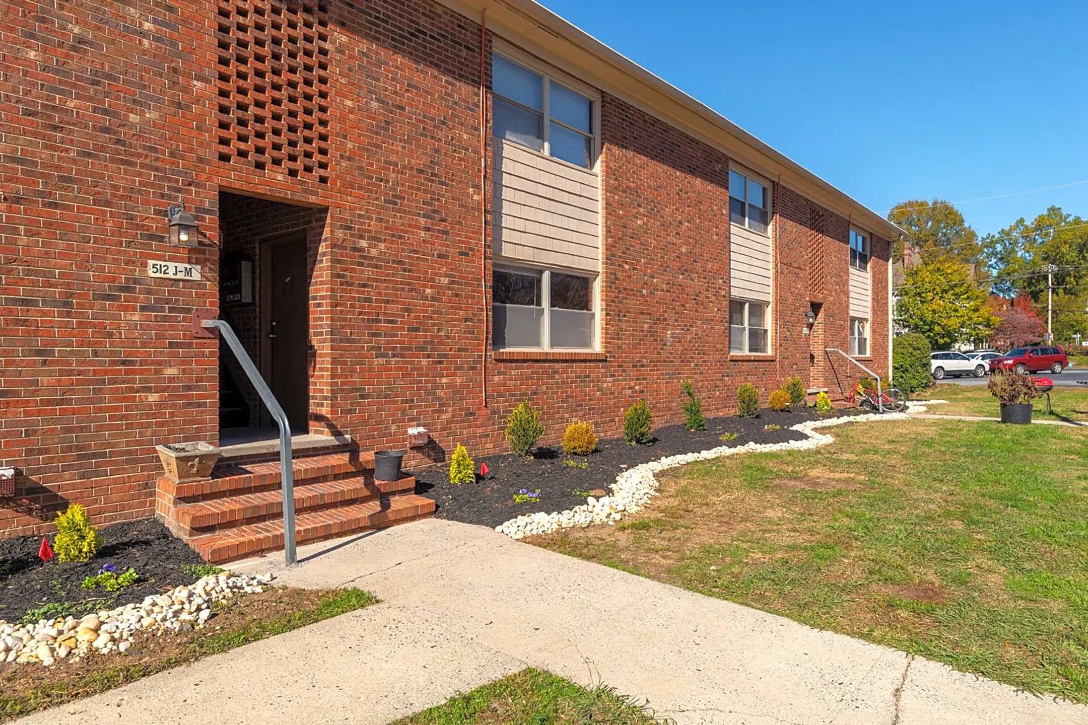 Mendenhall Square Apartments - Greensboro, NC 27403