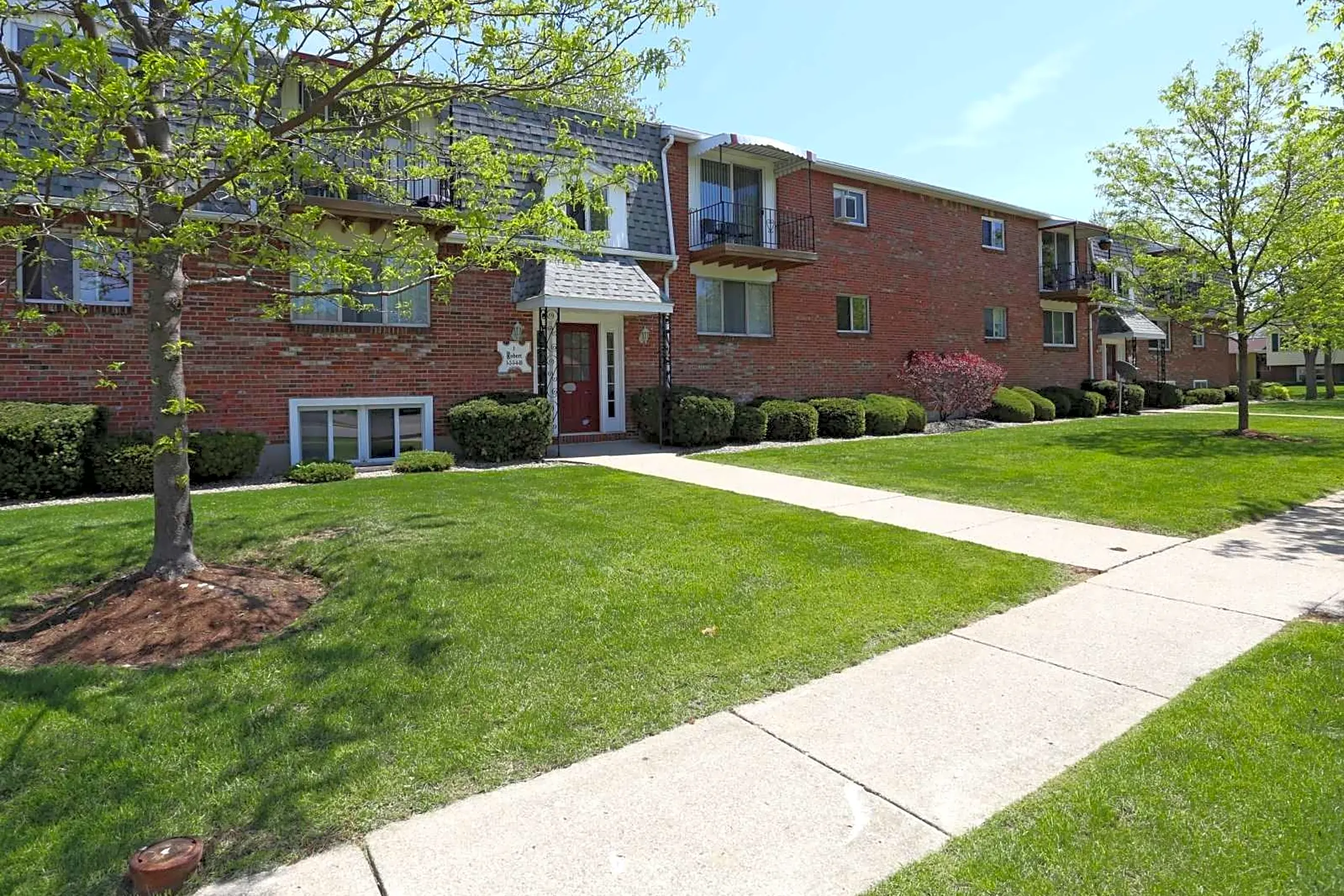 Woodcrest Apartments - Lancaster, NY 14086