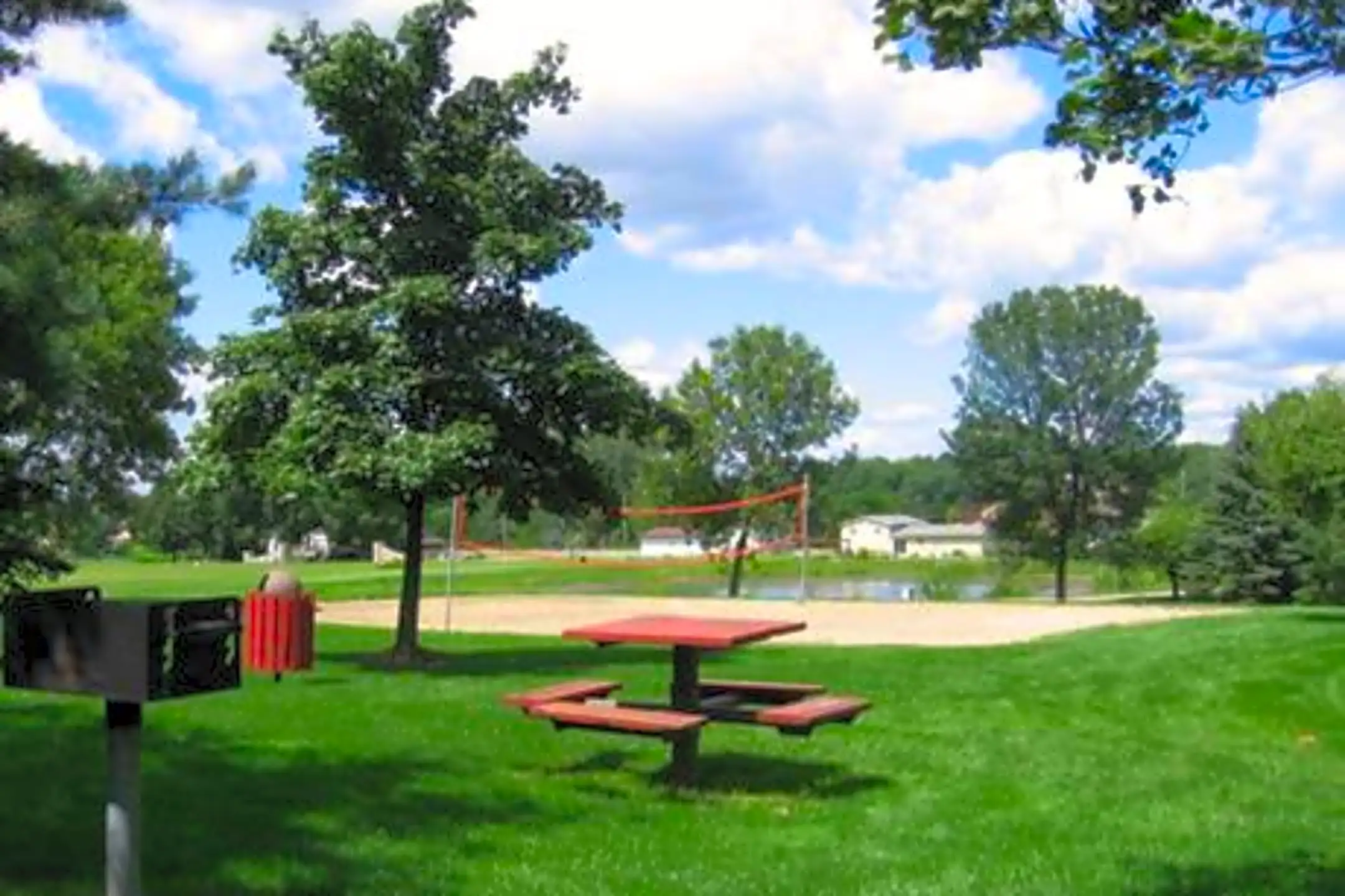 Rolling Hills Apartments Lapeer, MI 48446