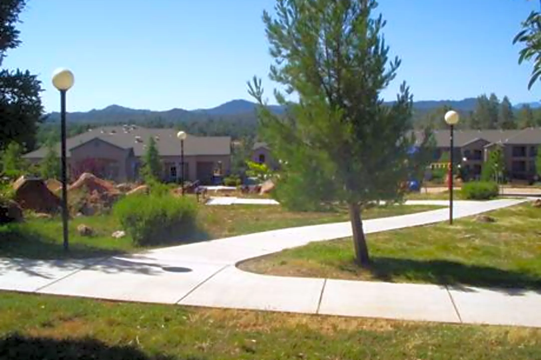 Cache Creek Apartment Homes 16080 Dam Rd Clearlake, CA Apartments