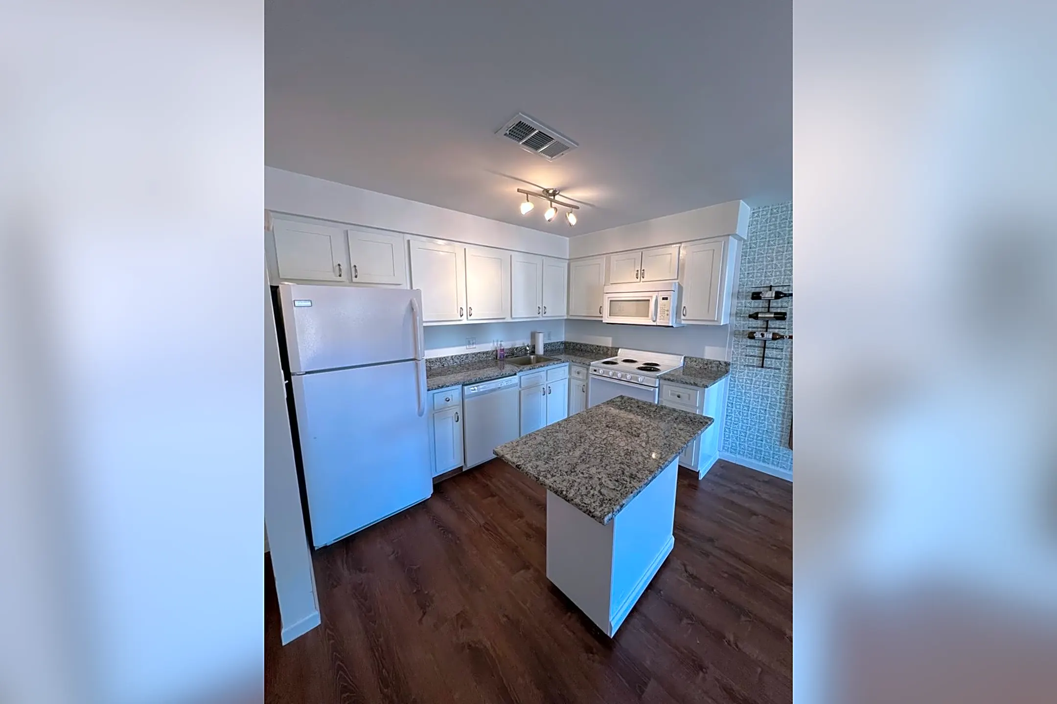 950 E Rue De La Banque Condos Creve Coeur, MO 63141