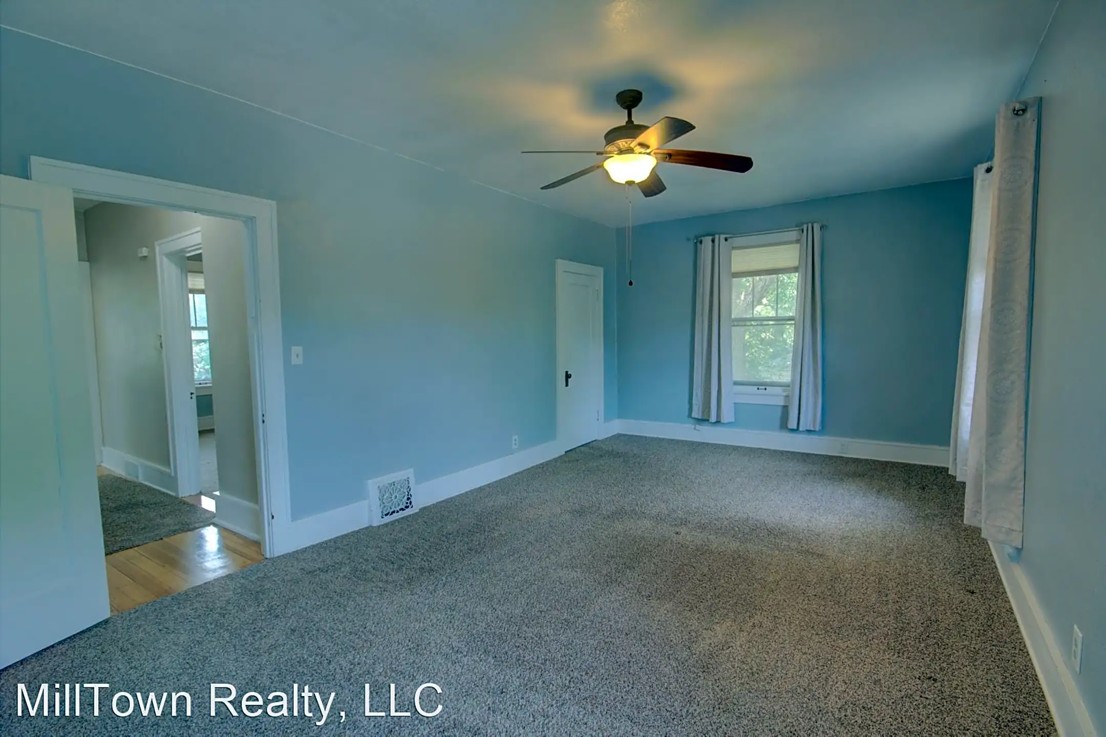 Bedroom - 924 25th St - Moline, IL