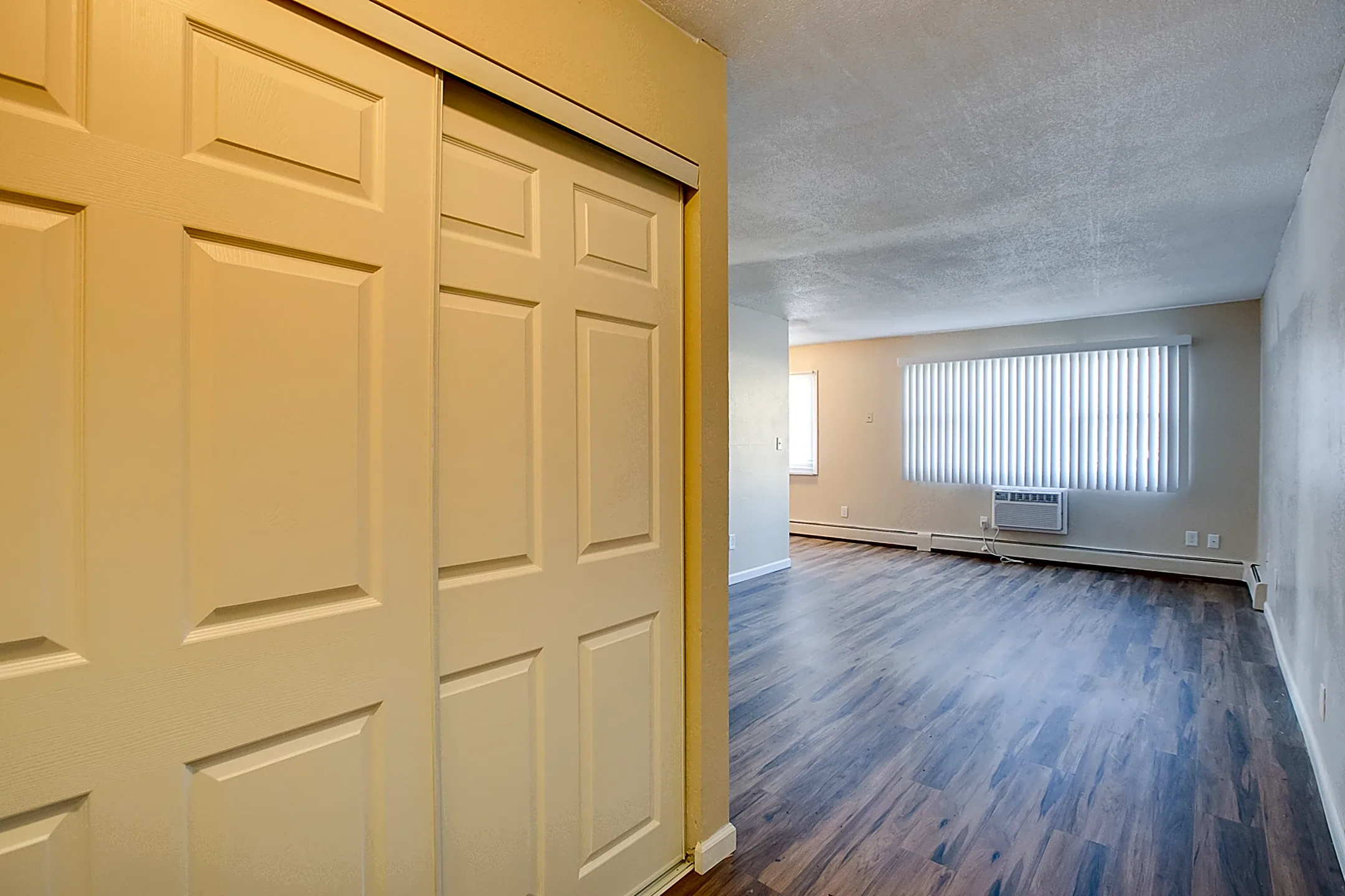 Living Room - 1337 Arkwright St N - Saint Paul, MN