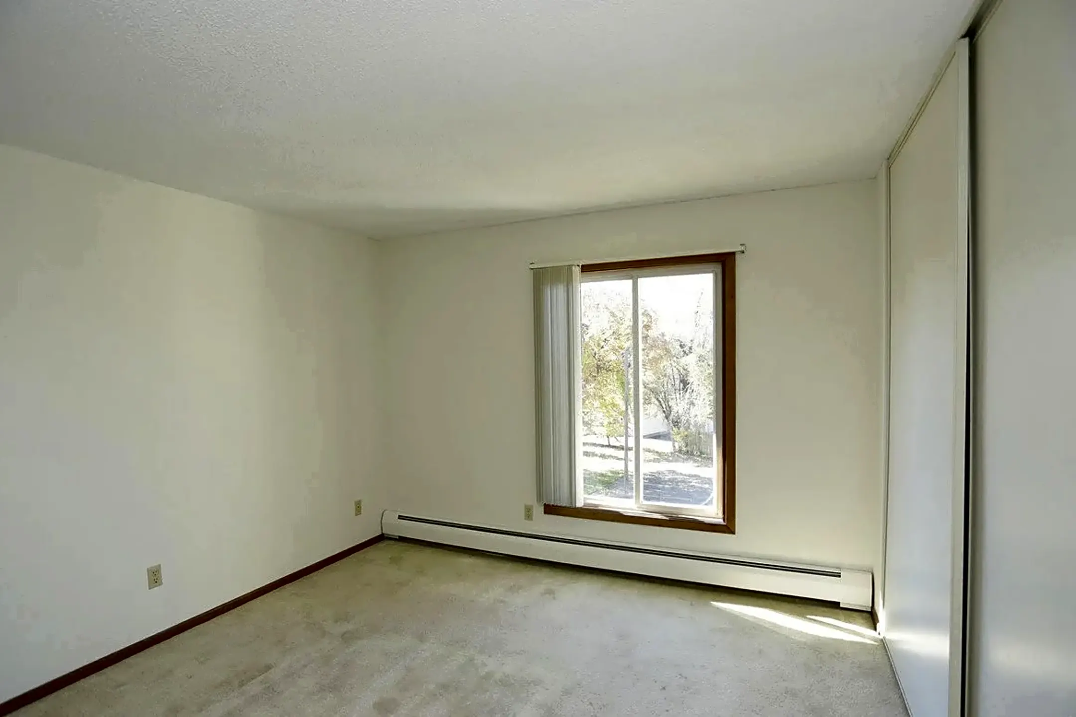 Oakmont Apartments Coon Rapids, MN 55433