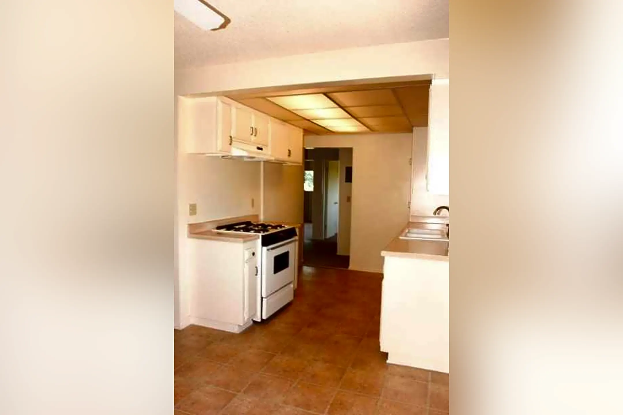 Kitchen - Casa De Portola - Garden Grove, CA