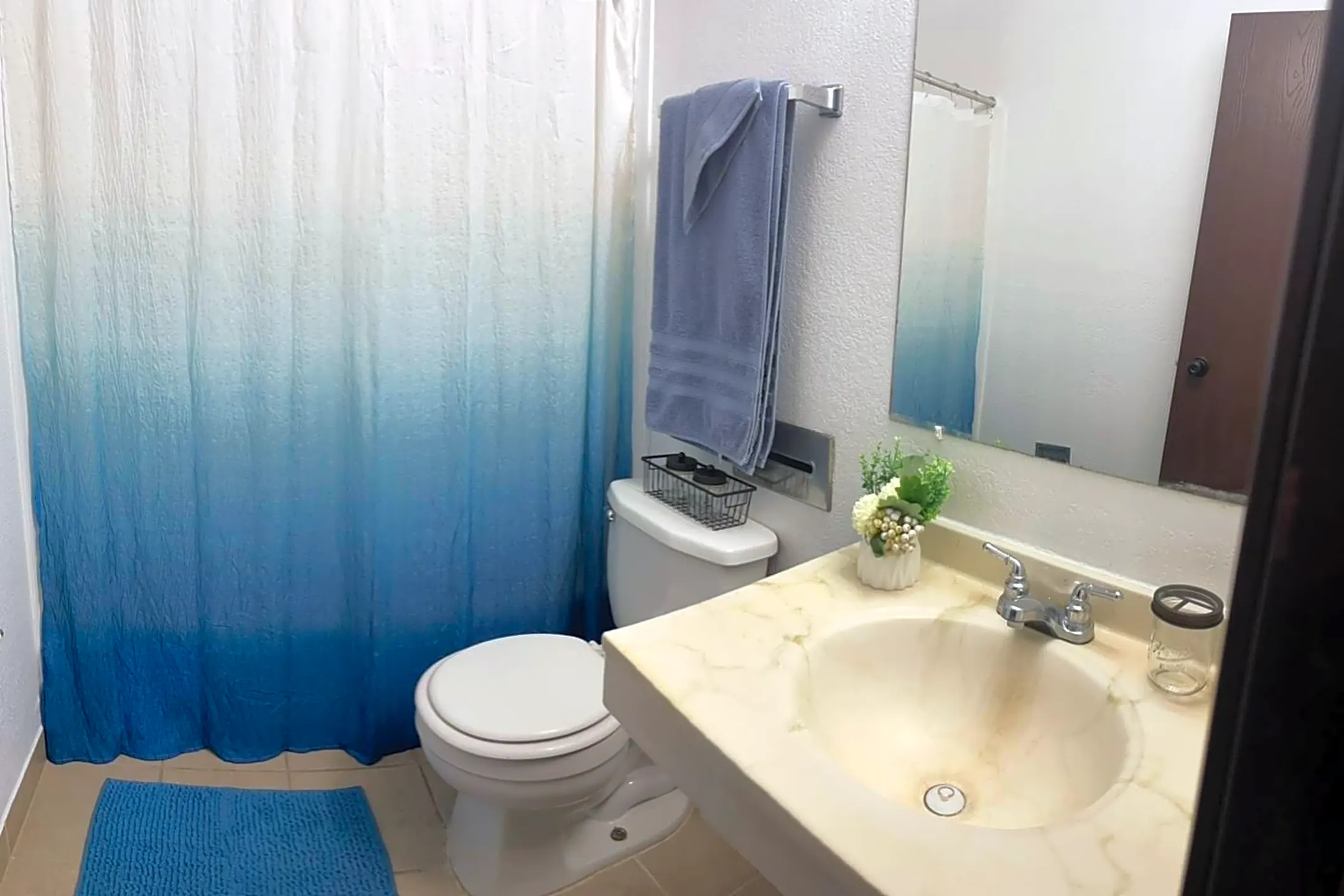 Bathroom - 320 Lee Avenue - Bullhead City, AZ