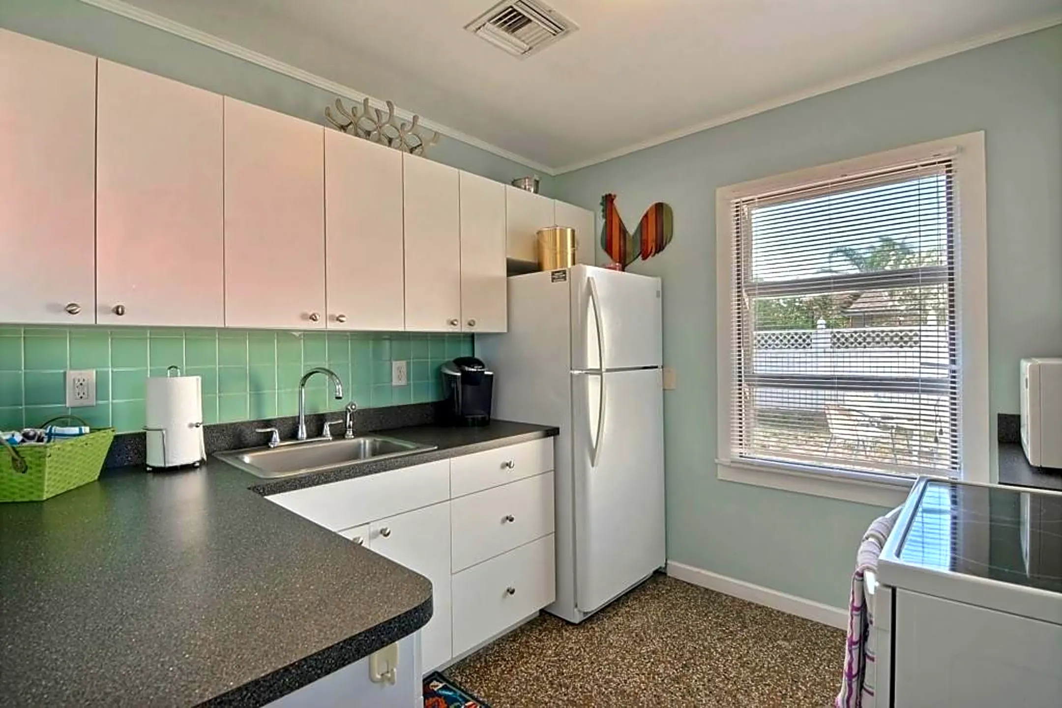 Kitchen - 926 E Causeway Blvd - Vero Beach, FL