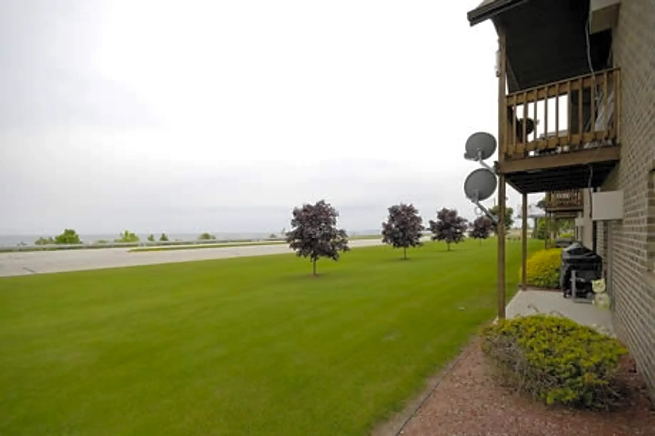 Lakeview Terrace 3404 Memorial Dr Two Rivers, WI Apartments for