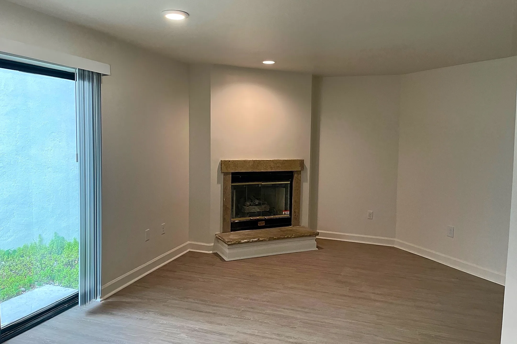 AVIA Apartments At College Boulevard - Overland Park, KS