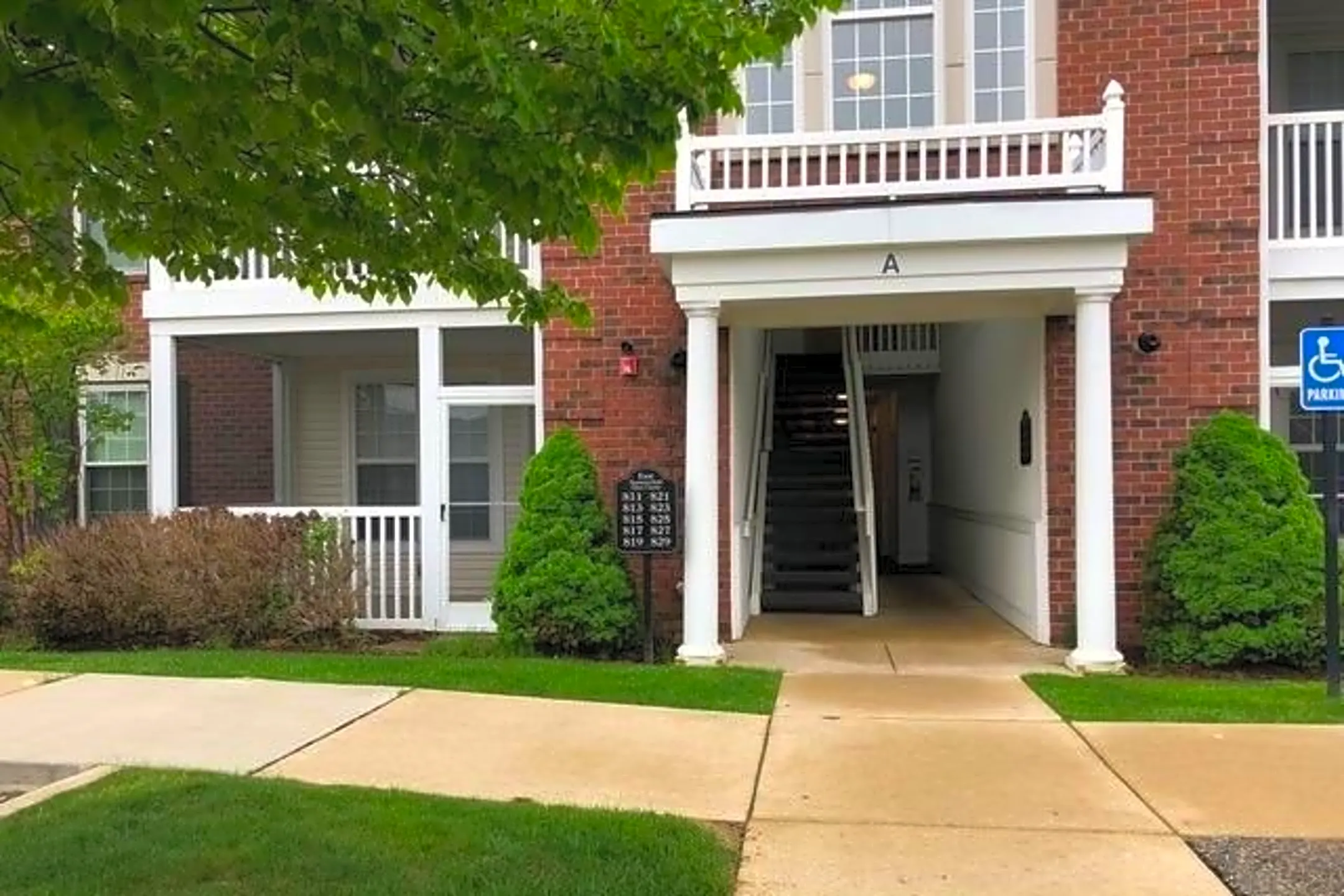 819 E Summerfield Glen Cir Condos Ann Arbor, MI 48103