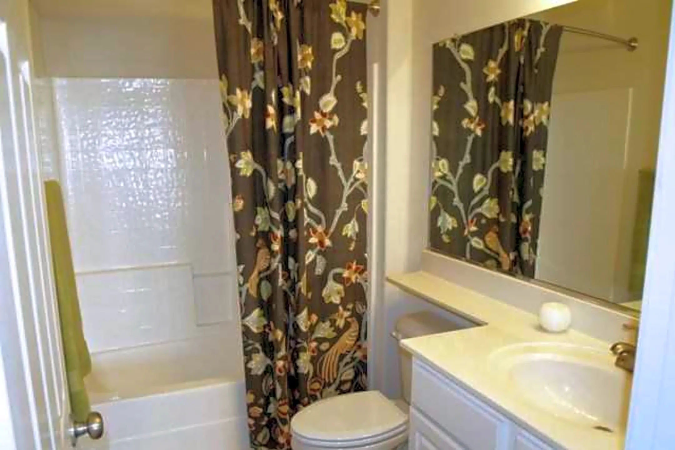 Bathroom - Rivermont Crossing - Chester, VA
