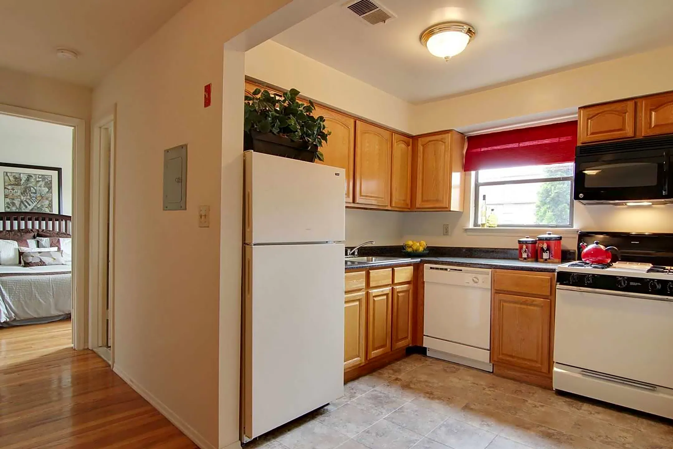 Hillside Gardens 1200 Sunnyview Oval Keasbey, NJ Apartments for