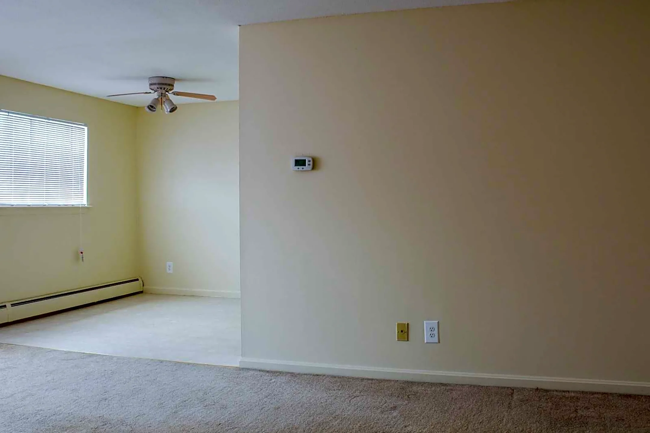 Living Room - Caya Avenue Apartments - West Hartford, CT