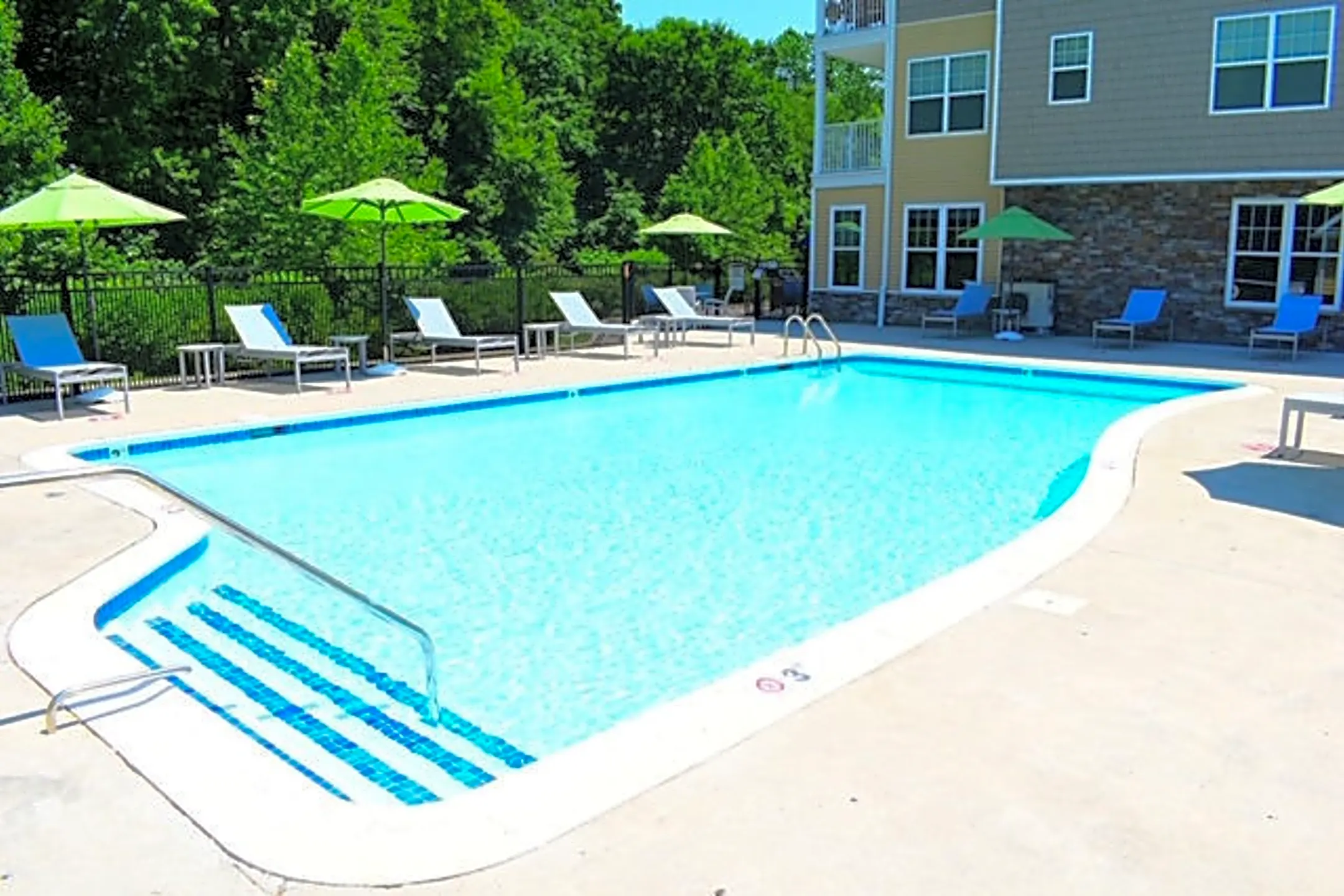 Mallory Ridge Apartments - Bloomfield, CT 06002