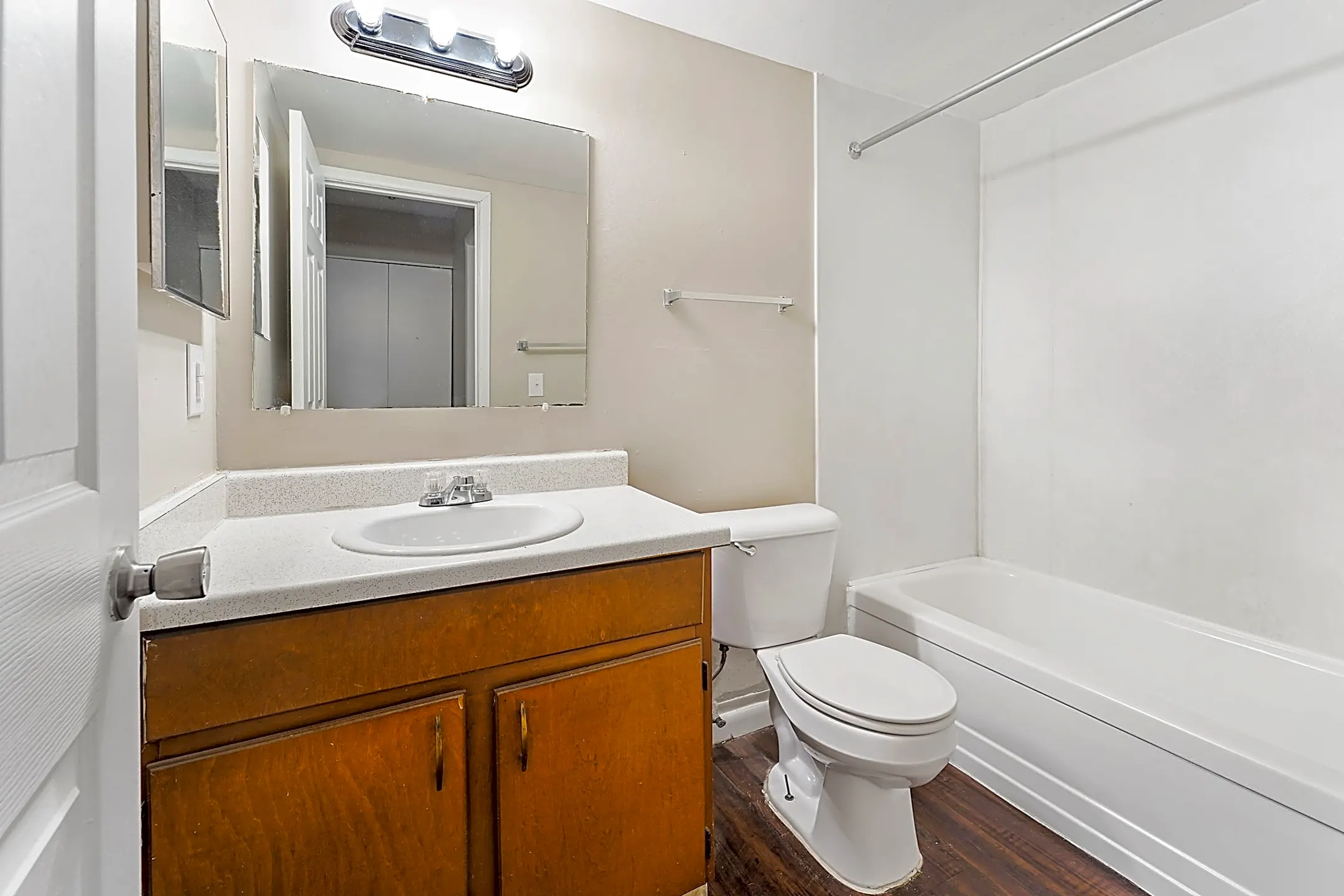 17020 Raupp Rd 17020 Raupp Rd unit 207 Melvindale, MI Apartments