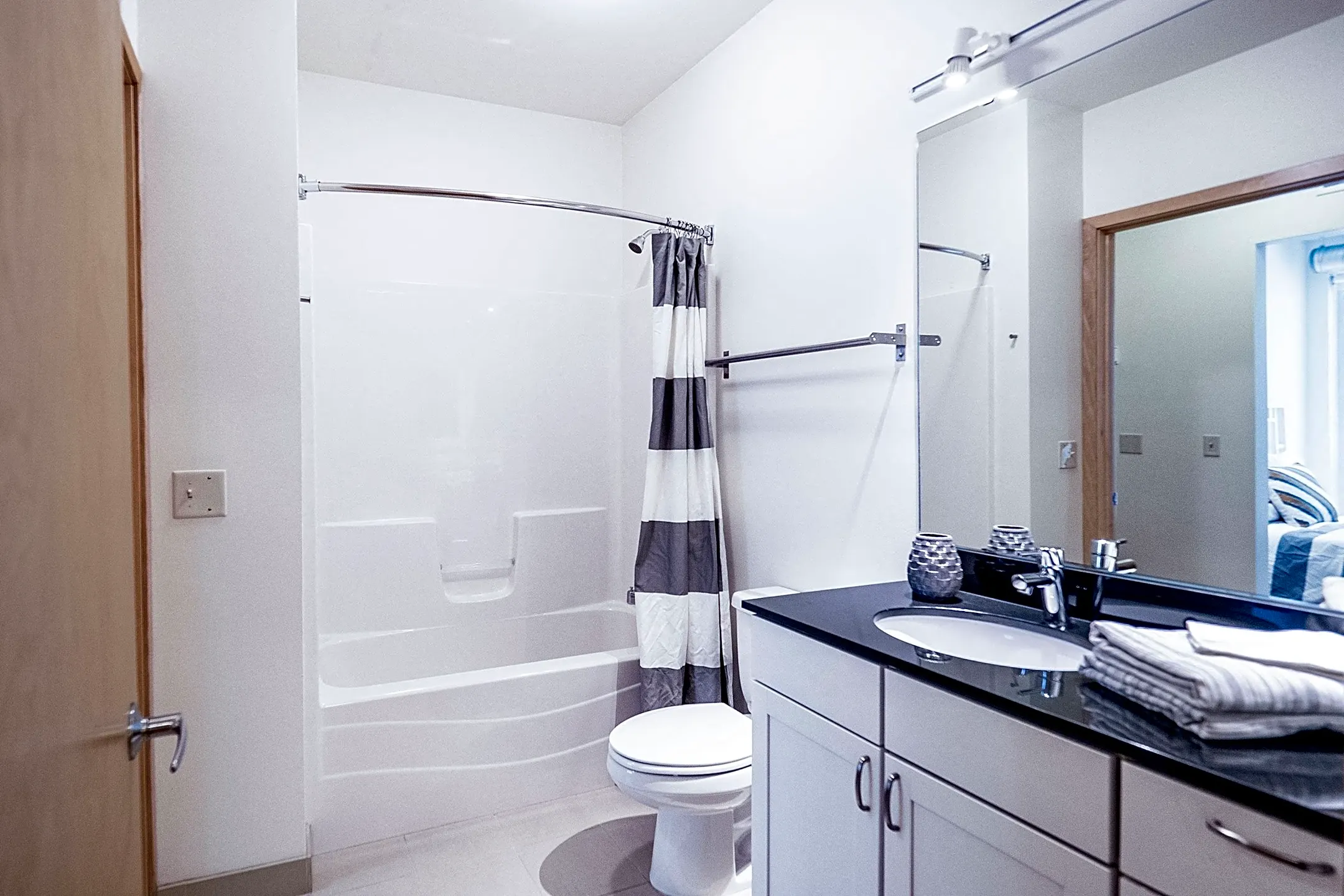 7 West Apartments Minneapolis, MN 55454