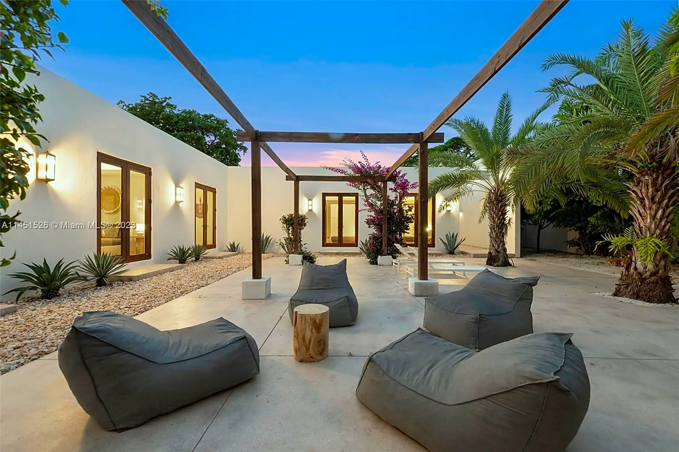 Patio / Deck - 958 NE 84th St - Miami, FL