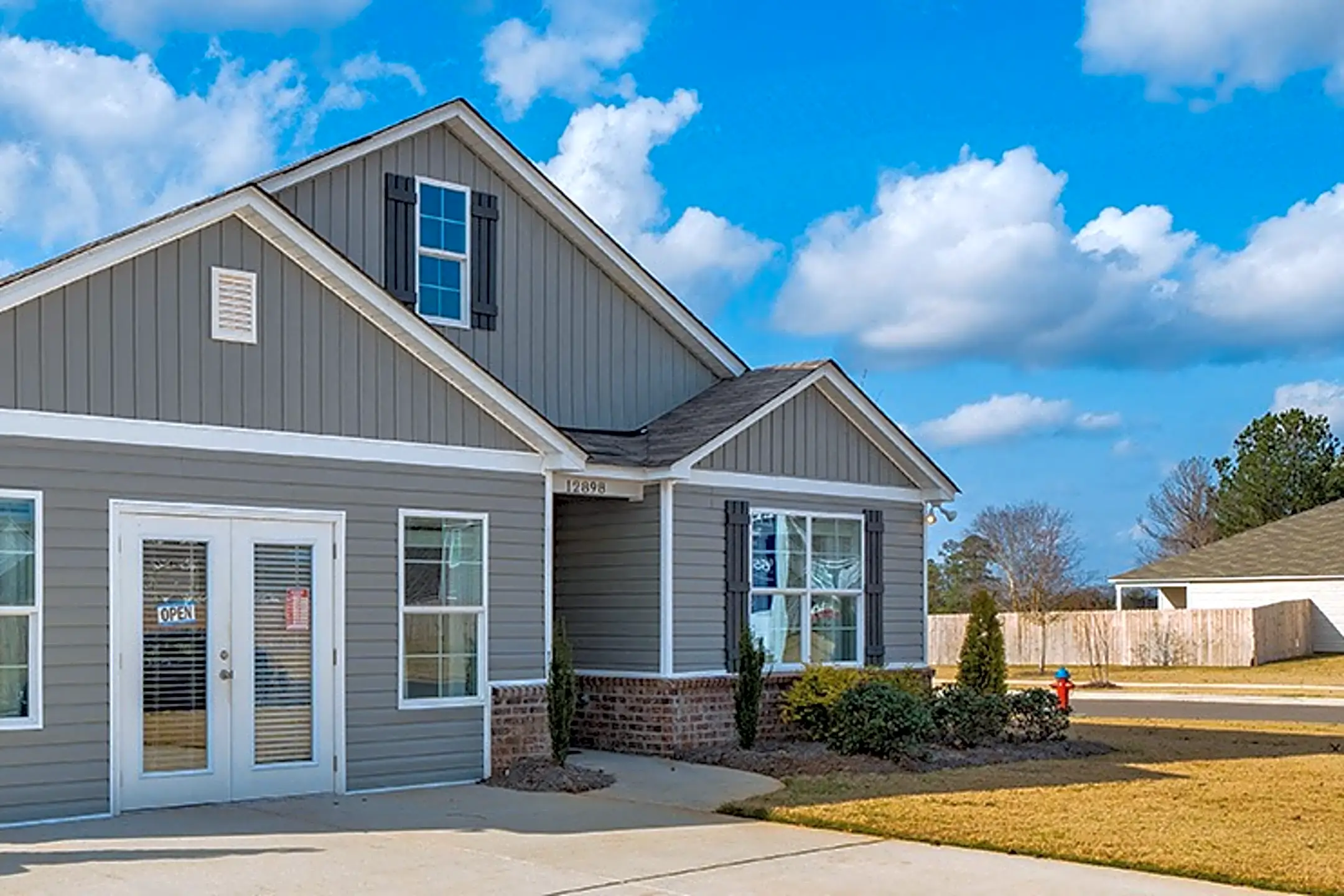 The Grove Moundville 12898 Grove Circle Moundville, AL Apartments