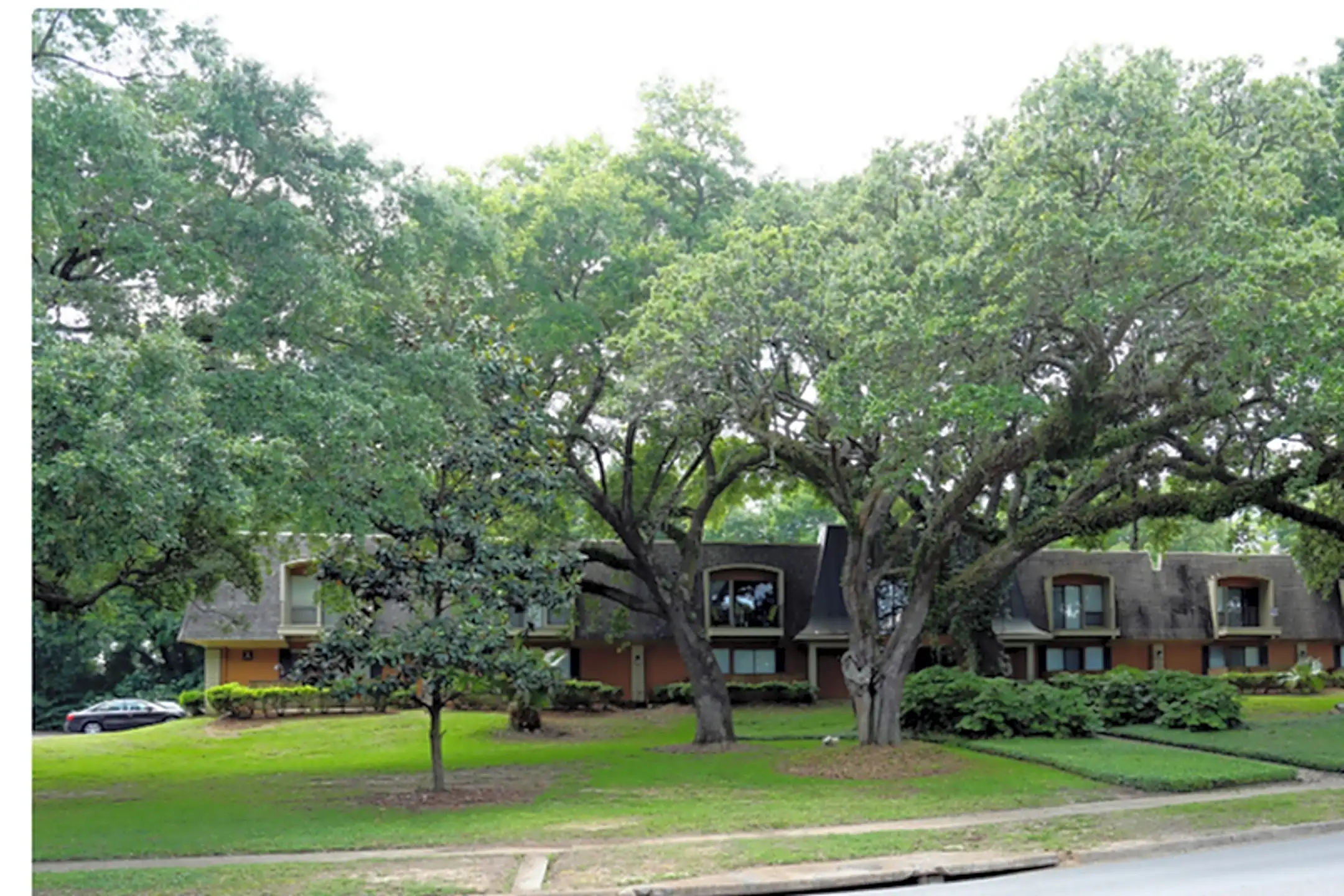 Greentree Apartments 6200 Airport Blvd Mobile, AL Apartments for