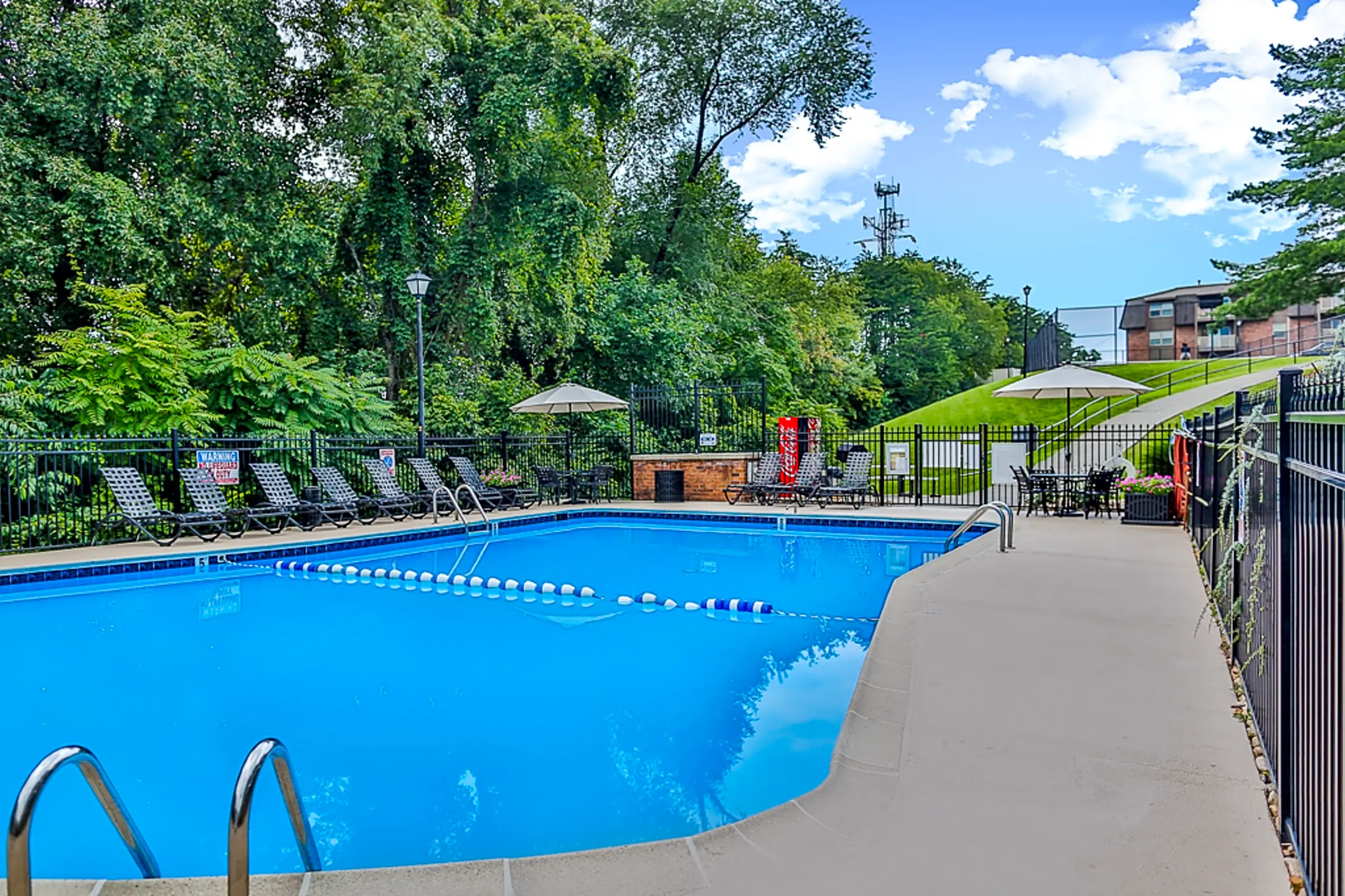 Pool - Cedar Point Apartments - Roanoke, VA