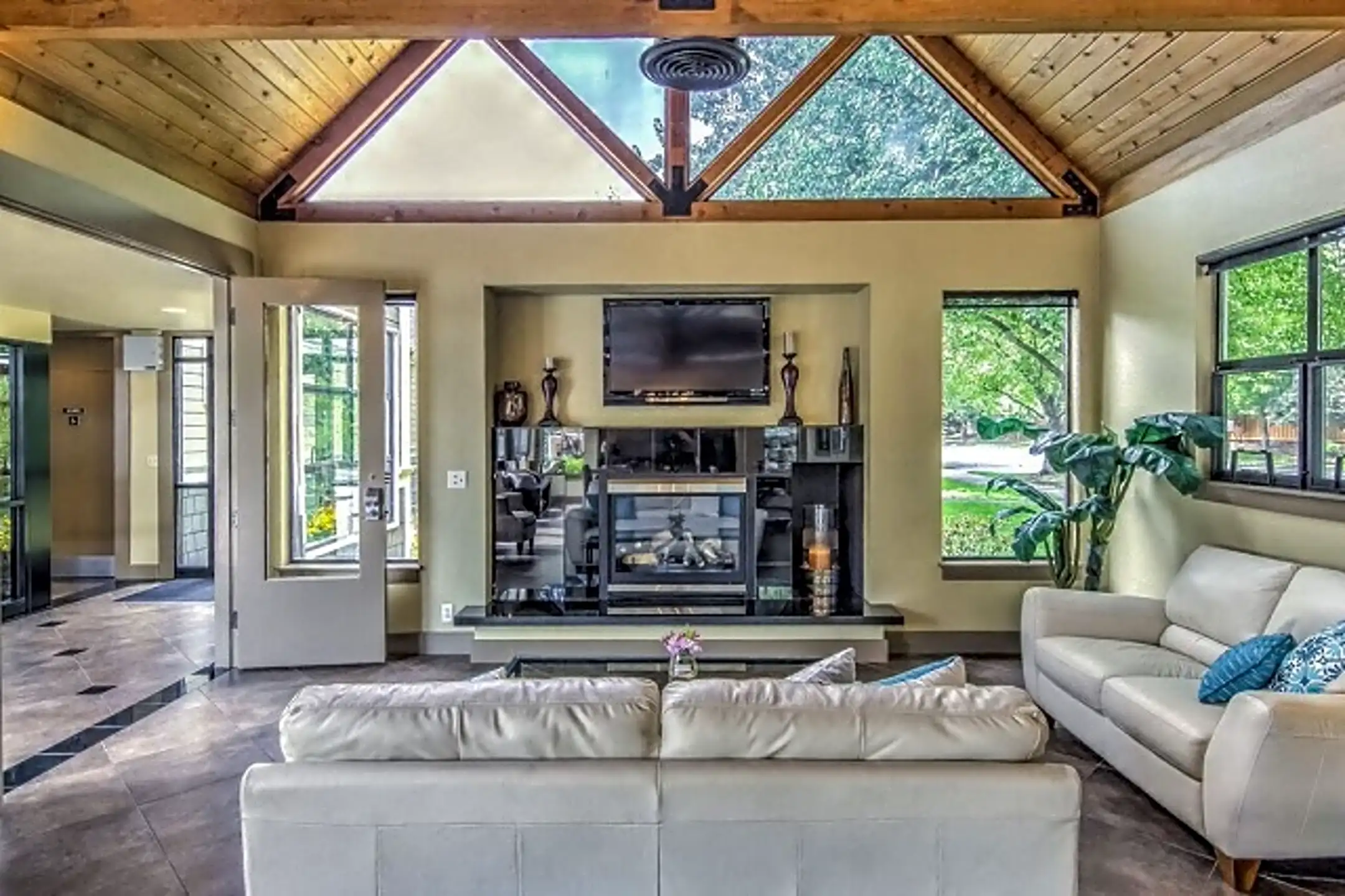 Silver Bay Apartments Boise, ID 83703