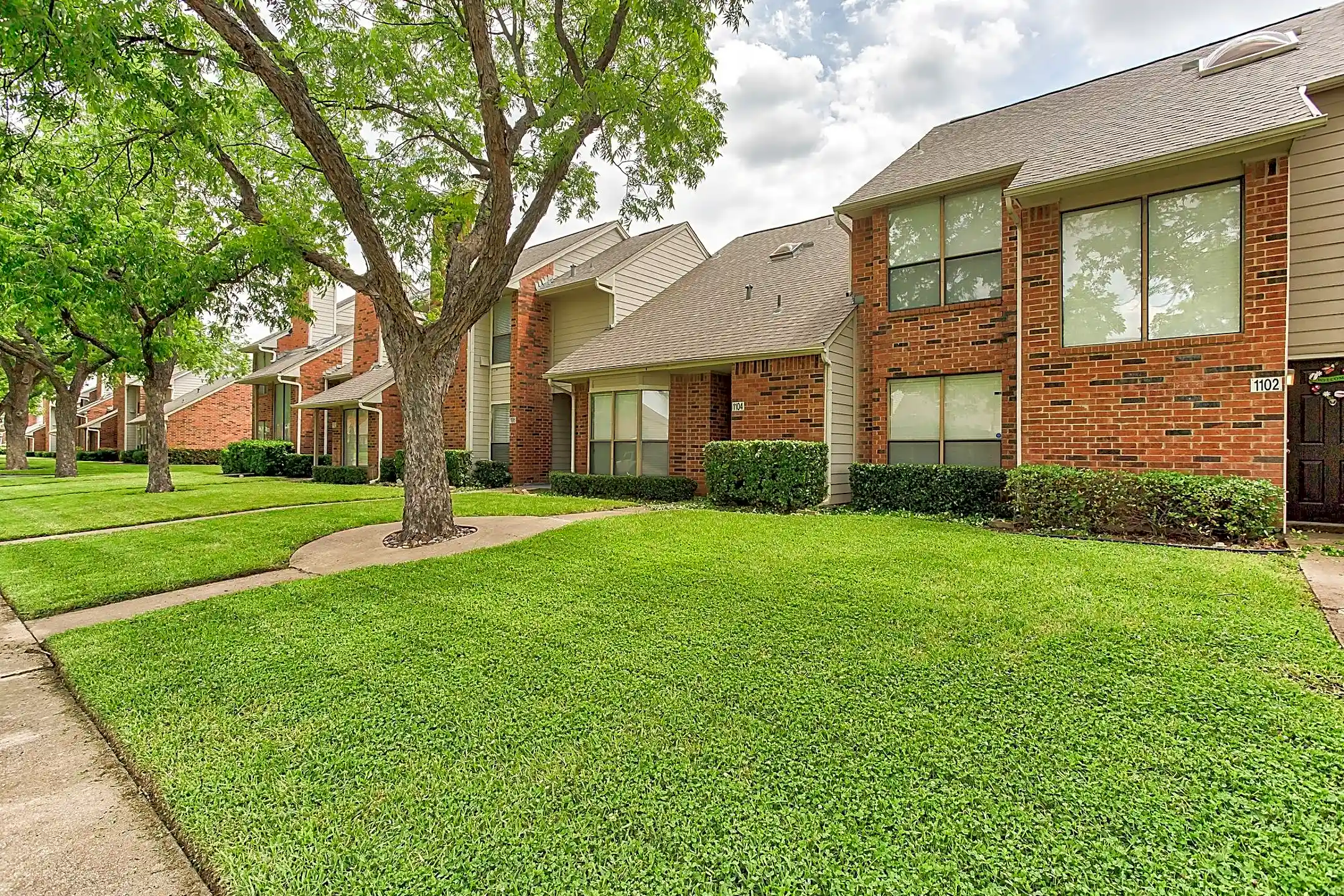 Park Place Townhomes 425 E Harwood Rd Euless, TX Apartments for