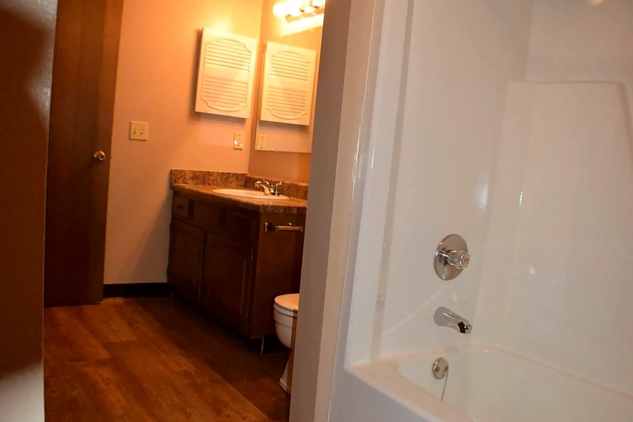 Bathroom - The Aragon Apartments - Wichita, KS