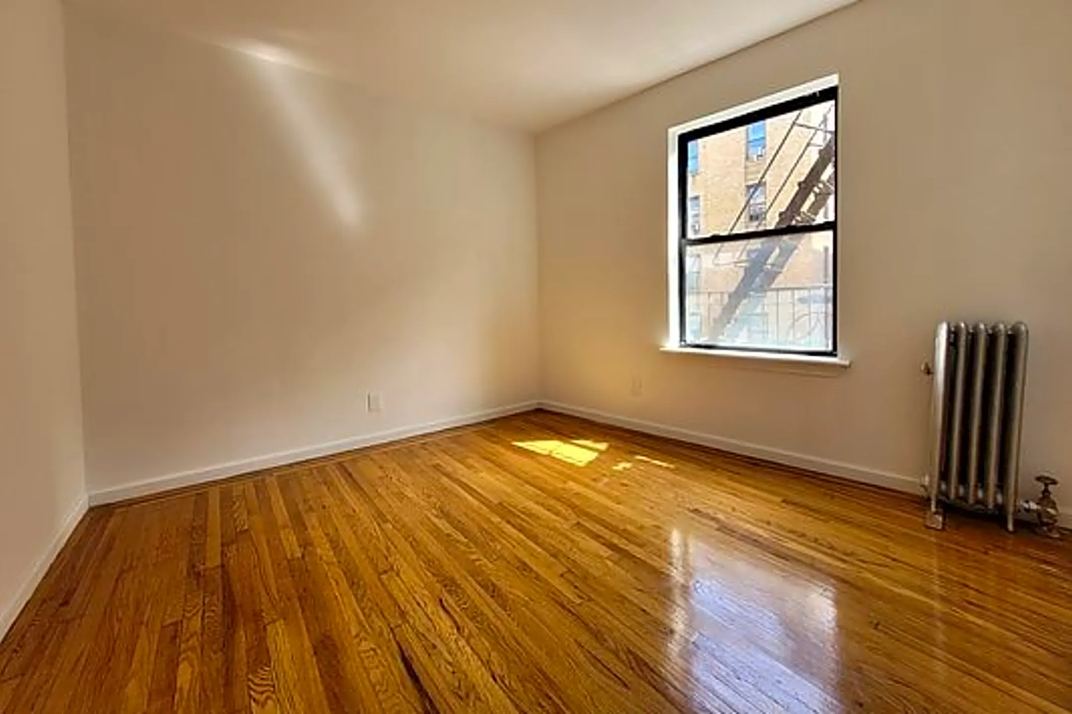 219 E 196th St Apartments - Bronx, NY 10458