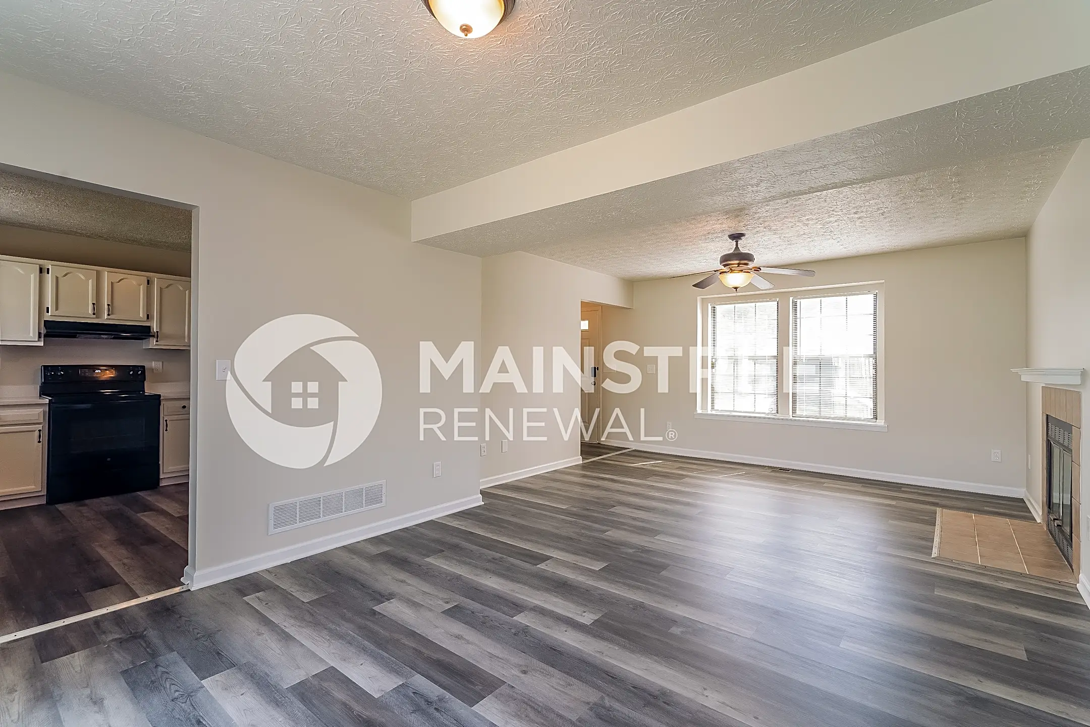 Living Room - 6944 Bennell Dr - Reynoldsburg, OH