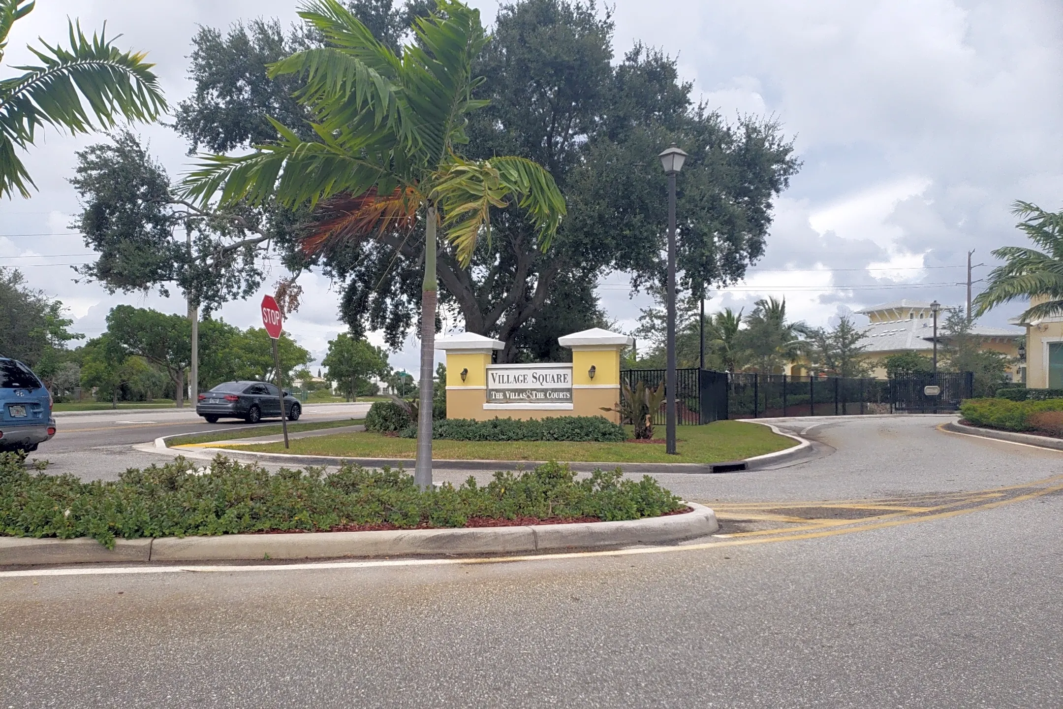 Village Square The villas and The Courts Apartments - Delray Beach, FL ...