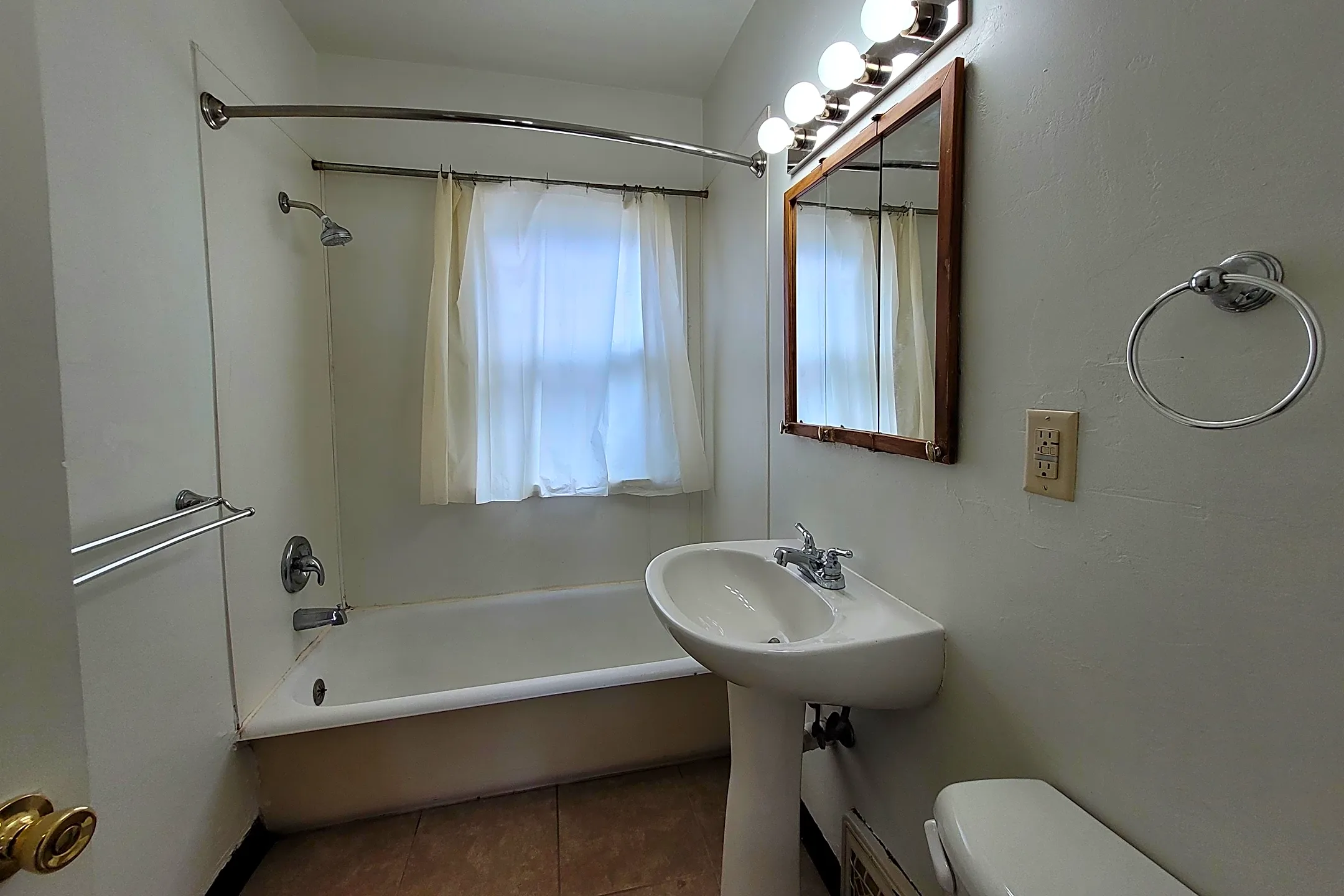 913 9th St Houses Green Bay, WI 54304