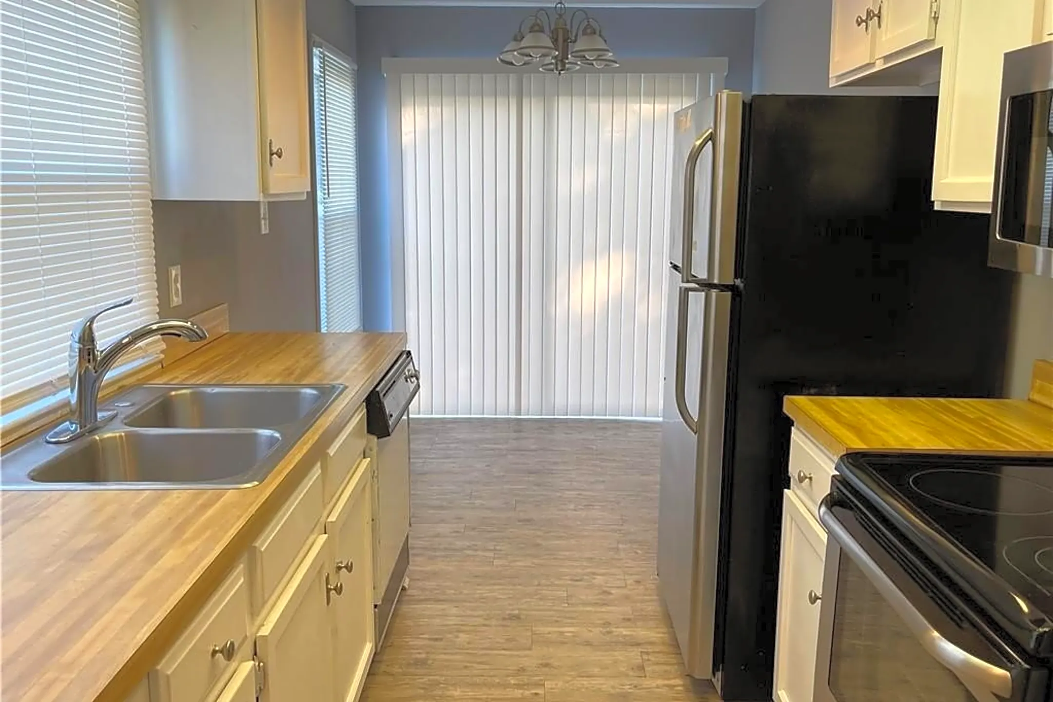 Kitchen - 4296 Longwood Rd - Virginia Beach, VA