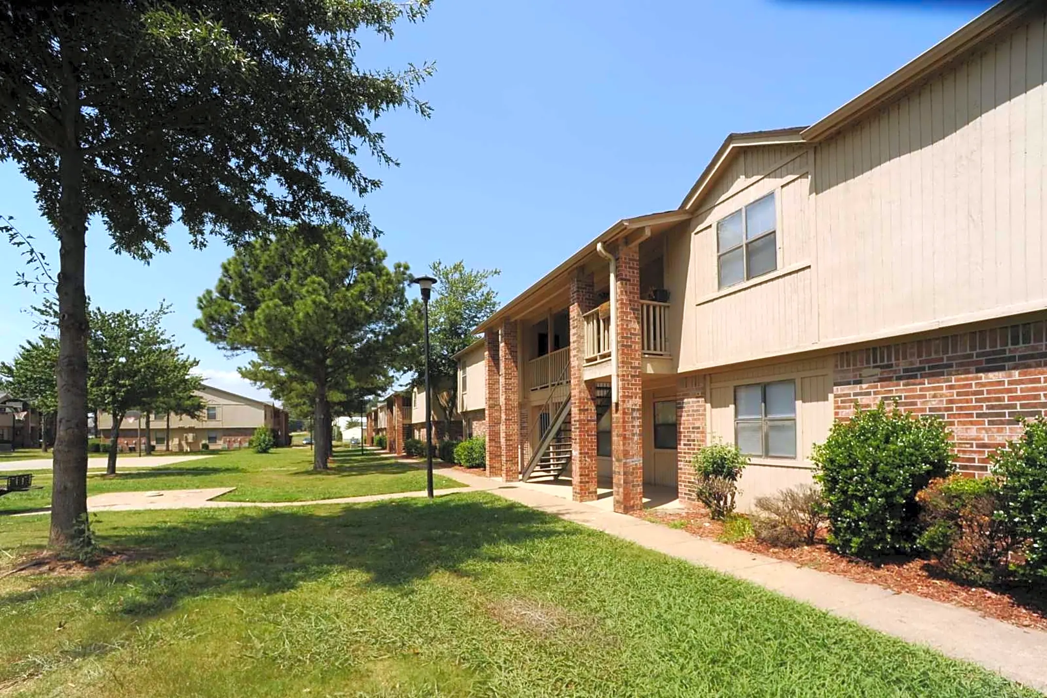 Meadow Lake I/II - 400 Meadow Lake Cir | Searcy, AR Apartments for Rent ...