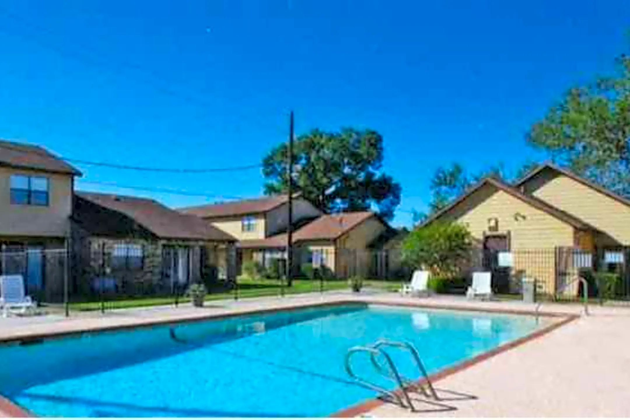 Pool - Regency Place Apartments - Beaumont, TX