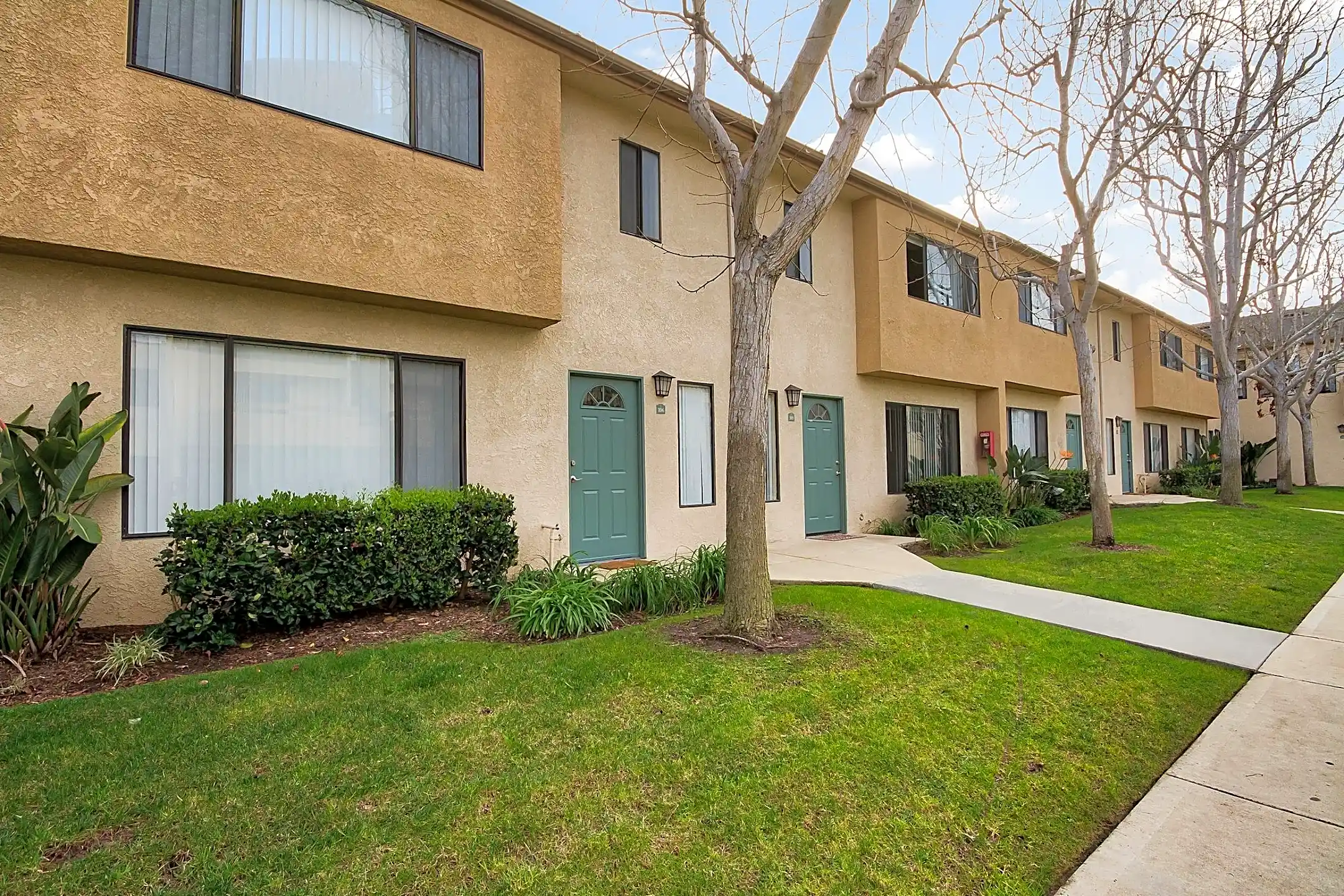 Wallace Court Apartments - Costa Mesa, CA 92627