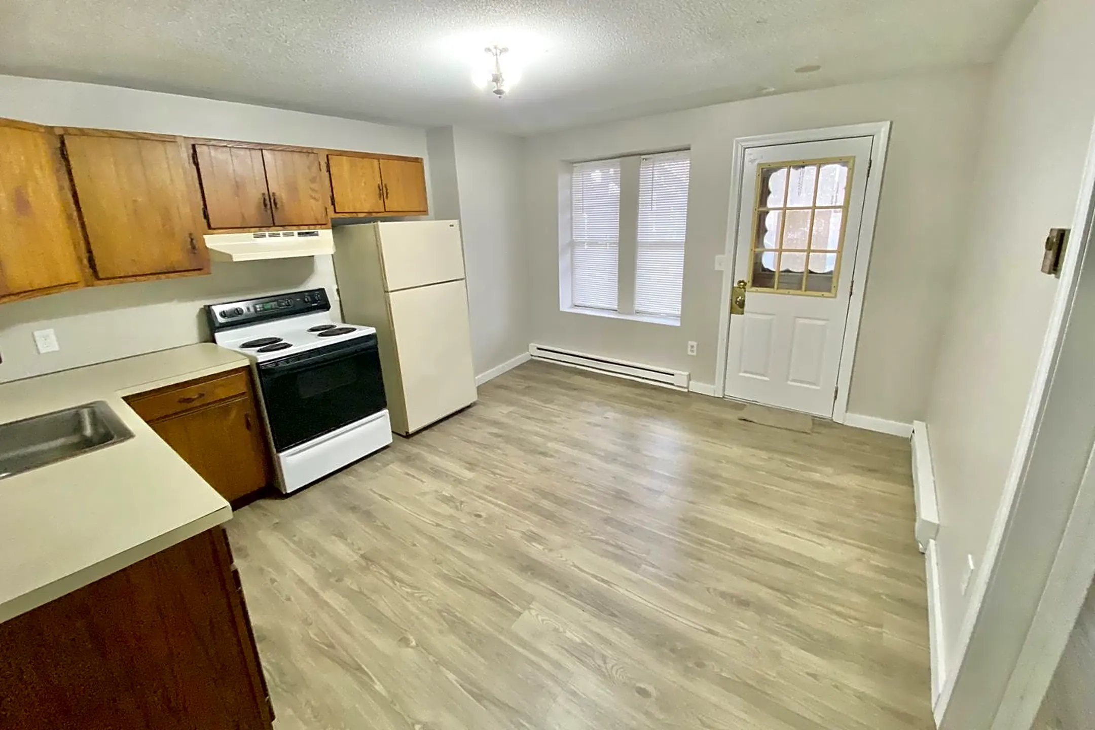 828 Chicopee St 828 Chicopee St unit 828 4 Chicopee, MA Houses for