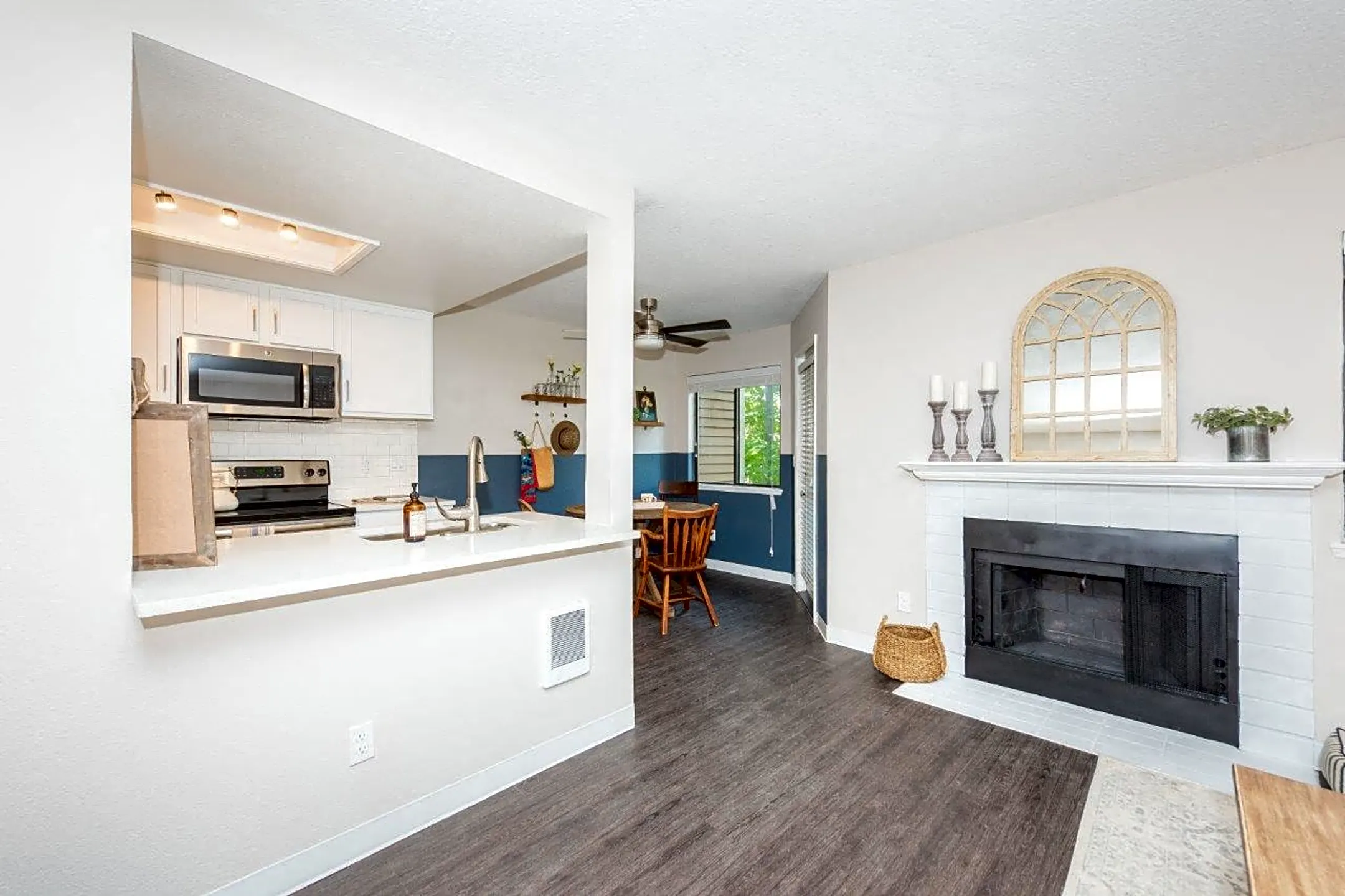 Townhomes with a View 9840 SE Talbert St Clackamas, OR Apartments