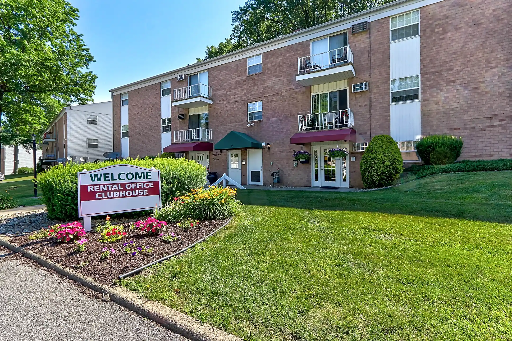 Eastwood Arms Apartments Niles, OH 44446