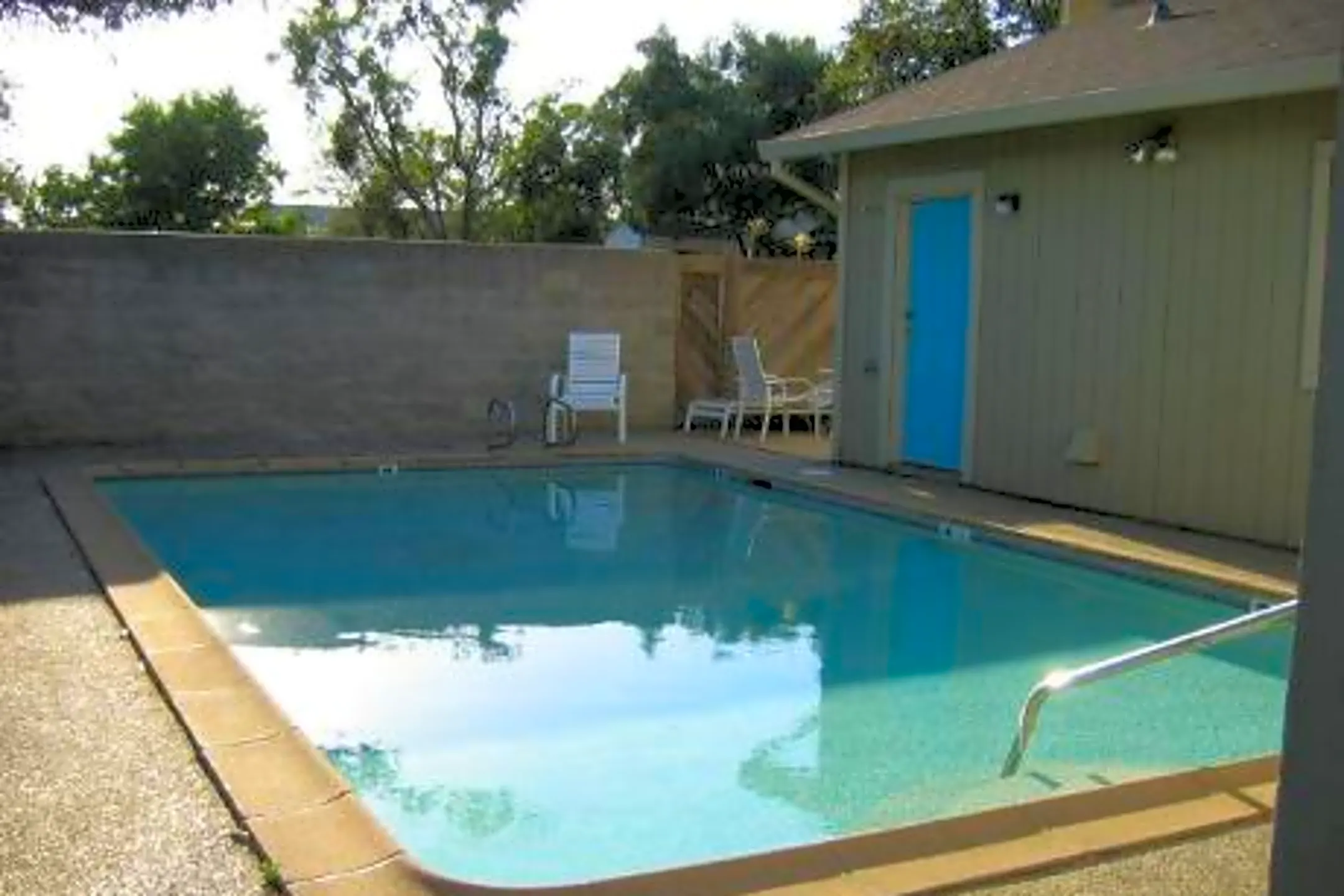 Sutter Court Apartments 5930 Sutter Ave Carmichael, CA Apartments