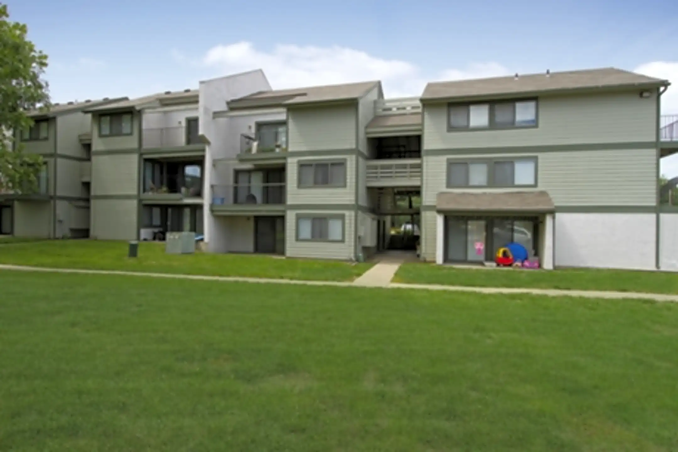 Cottonwood Park Apartment Homes Shawnee, KS 66216