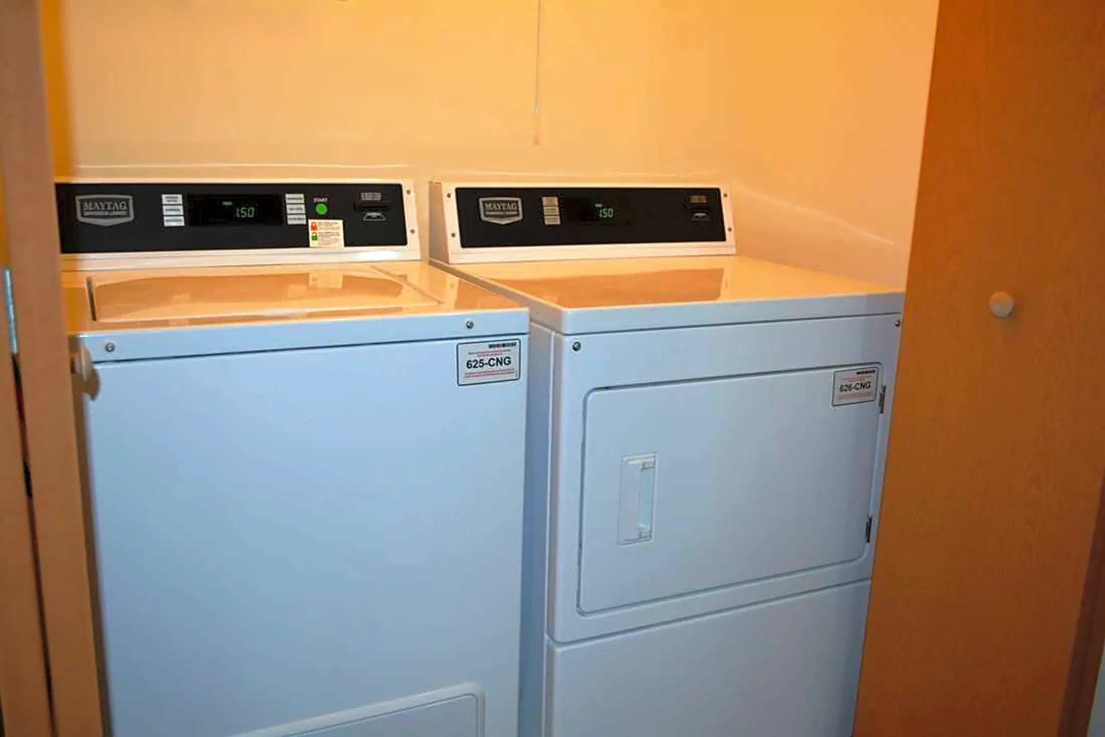 Kitchen - Walnut Ridge Apartments - Woodstock, IL
