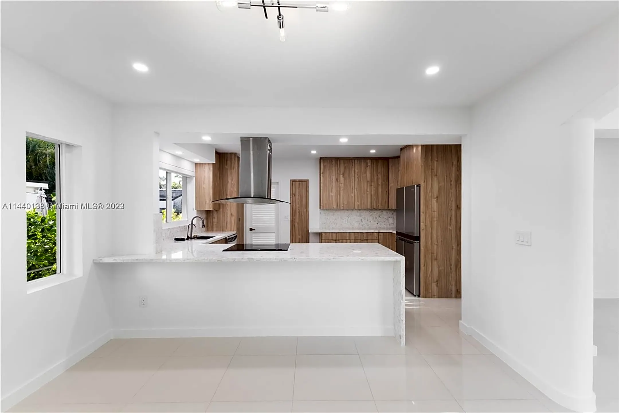 Kitchen - 741 NE 87th St - El Portal, FL