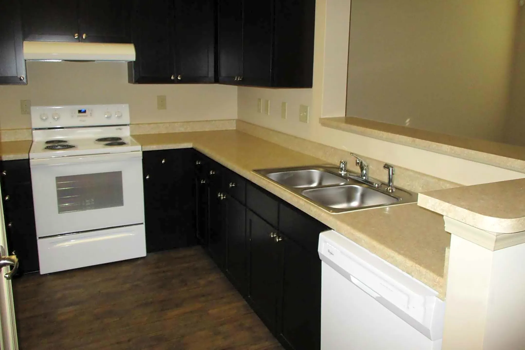 Kitchen - River's Edge At Eastside Pointe - Covington, KY