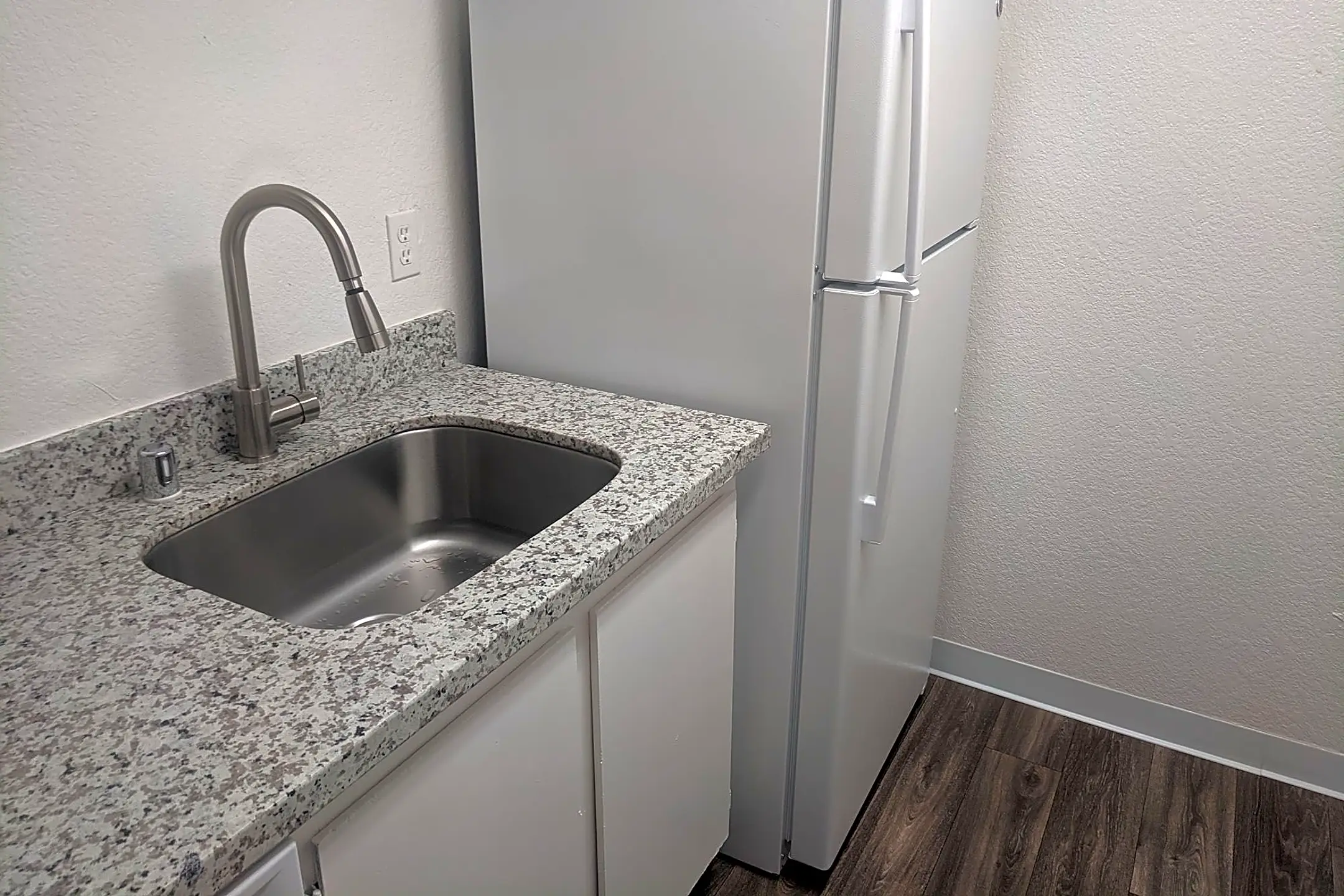 Garfield Court Apartments 5425 Garfield Ave Sacramento, CA