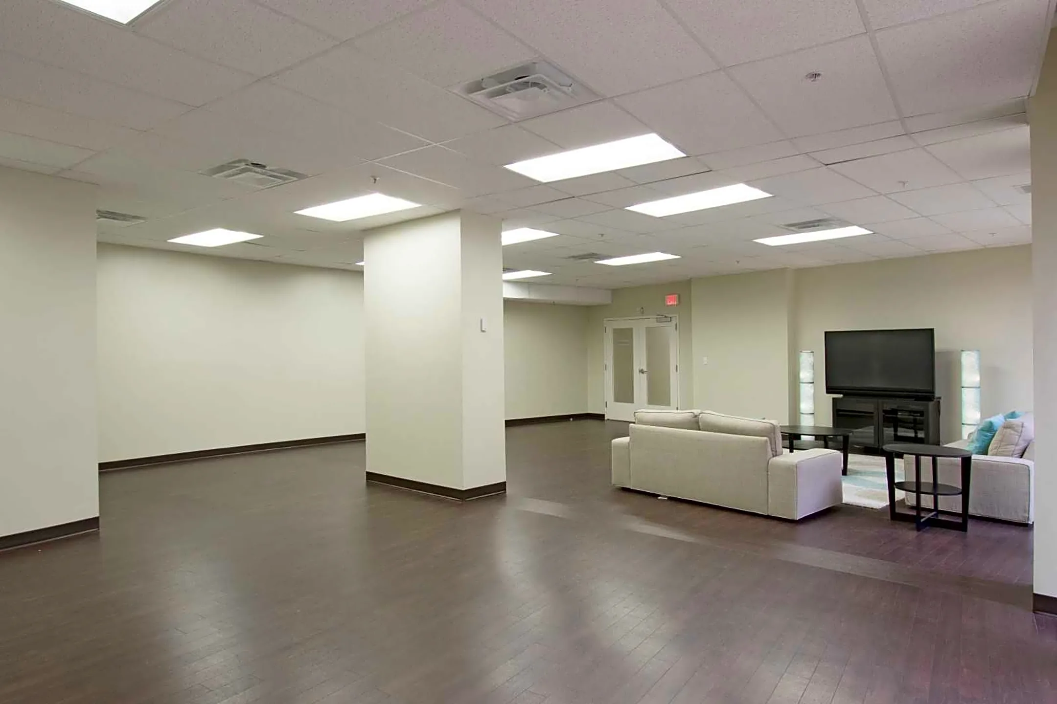 Clubhouse - Hampton Plaza Apartments - Towson, MD