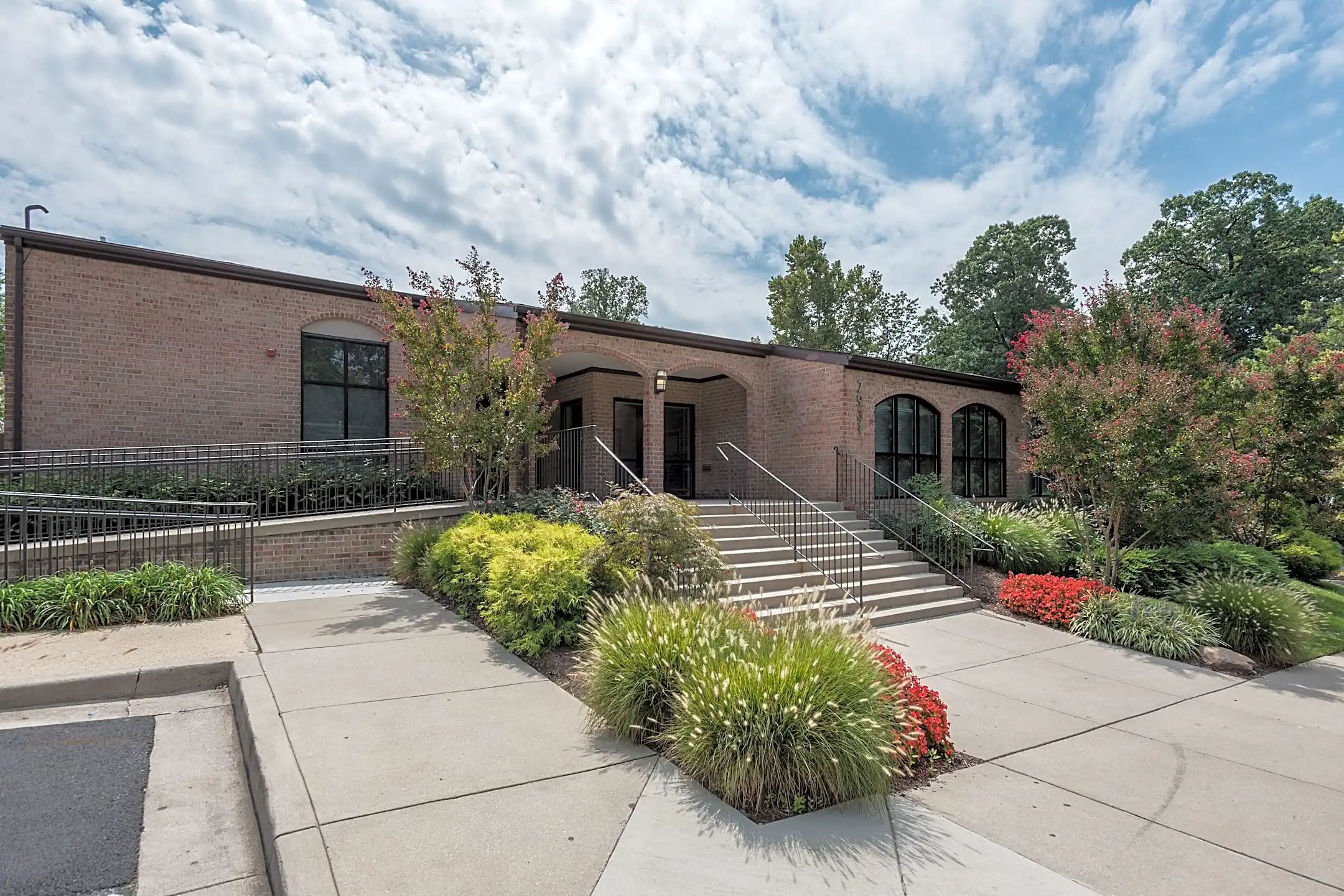 Building - Vistas at Annandale - Annandale, VA