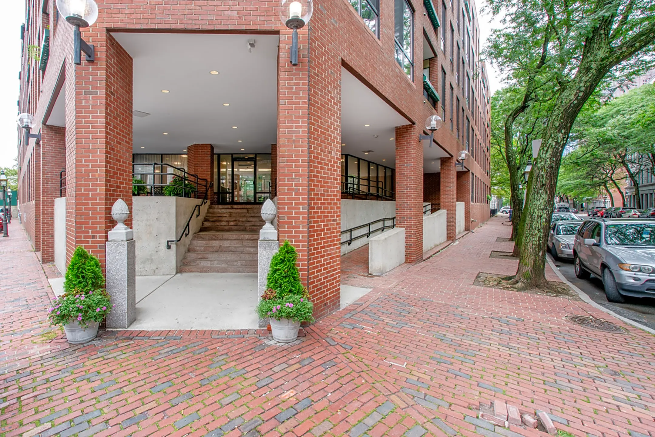 Christopher Columbus Plaza - 145 Commercial St | Boston, MA Apartments ...